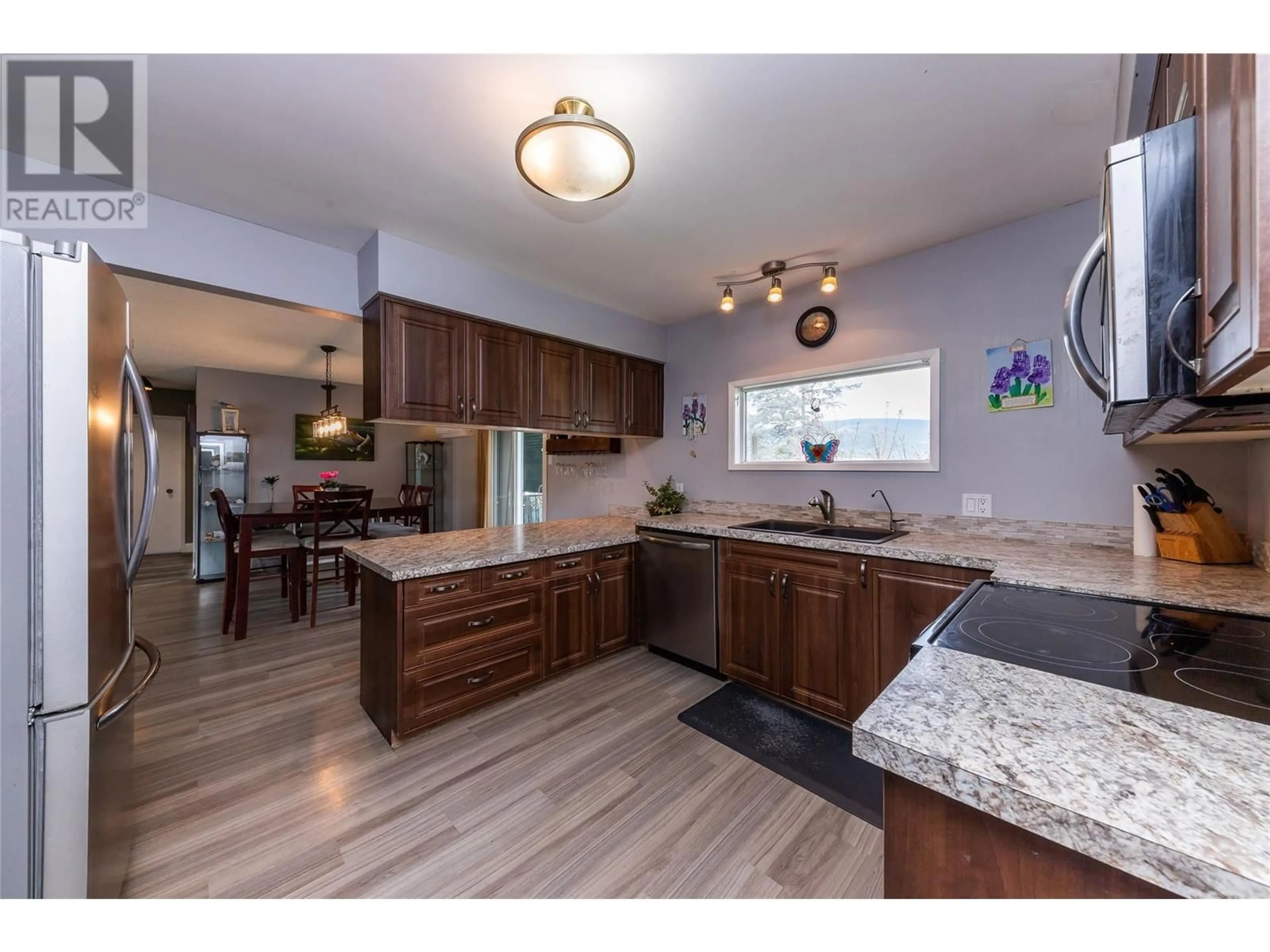 Open concept kitchen, unknown for 450 STATION ROAD, Kamloops British Columbia V2H0B5