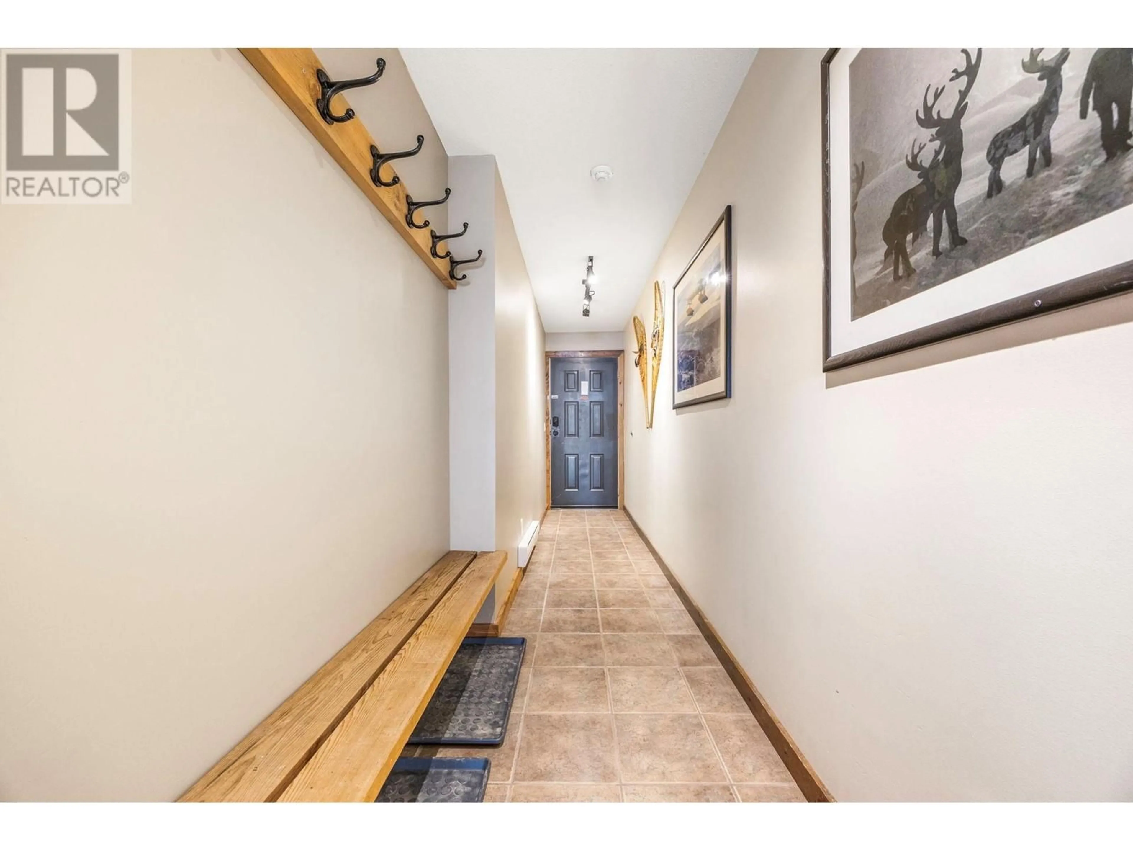 Indoor foyer for 309 - 105 KETTLE VIEW ROAD, Big White British Columbia V1P1P3