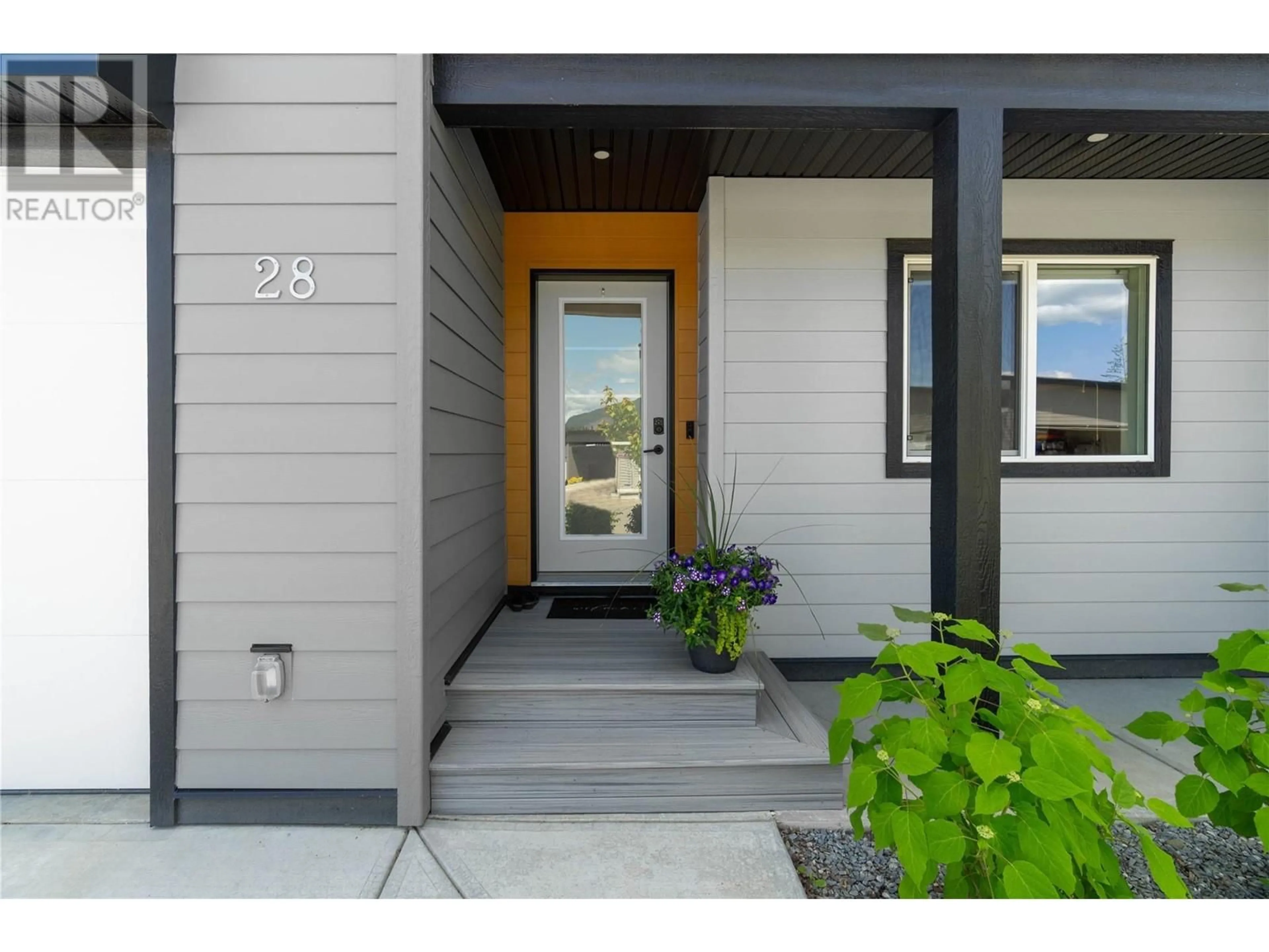 Indoor entryway for 28 - 2810 15 AVENUE NORTHEAST, Salmon Arm British Columbia V1E0G2