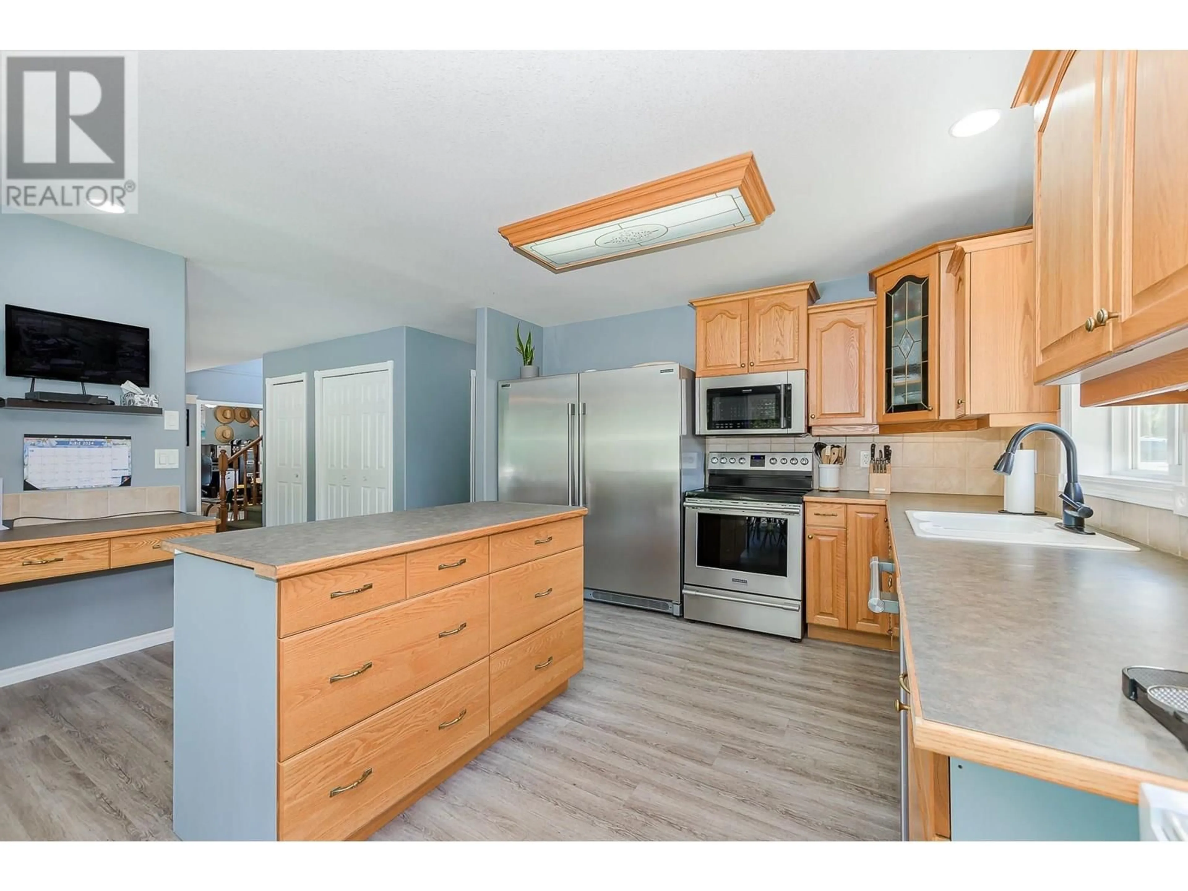 Open concept kitchen, unknown for 160 CARLIN STREET, Grindrod British Columbia V0E1Y0