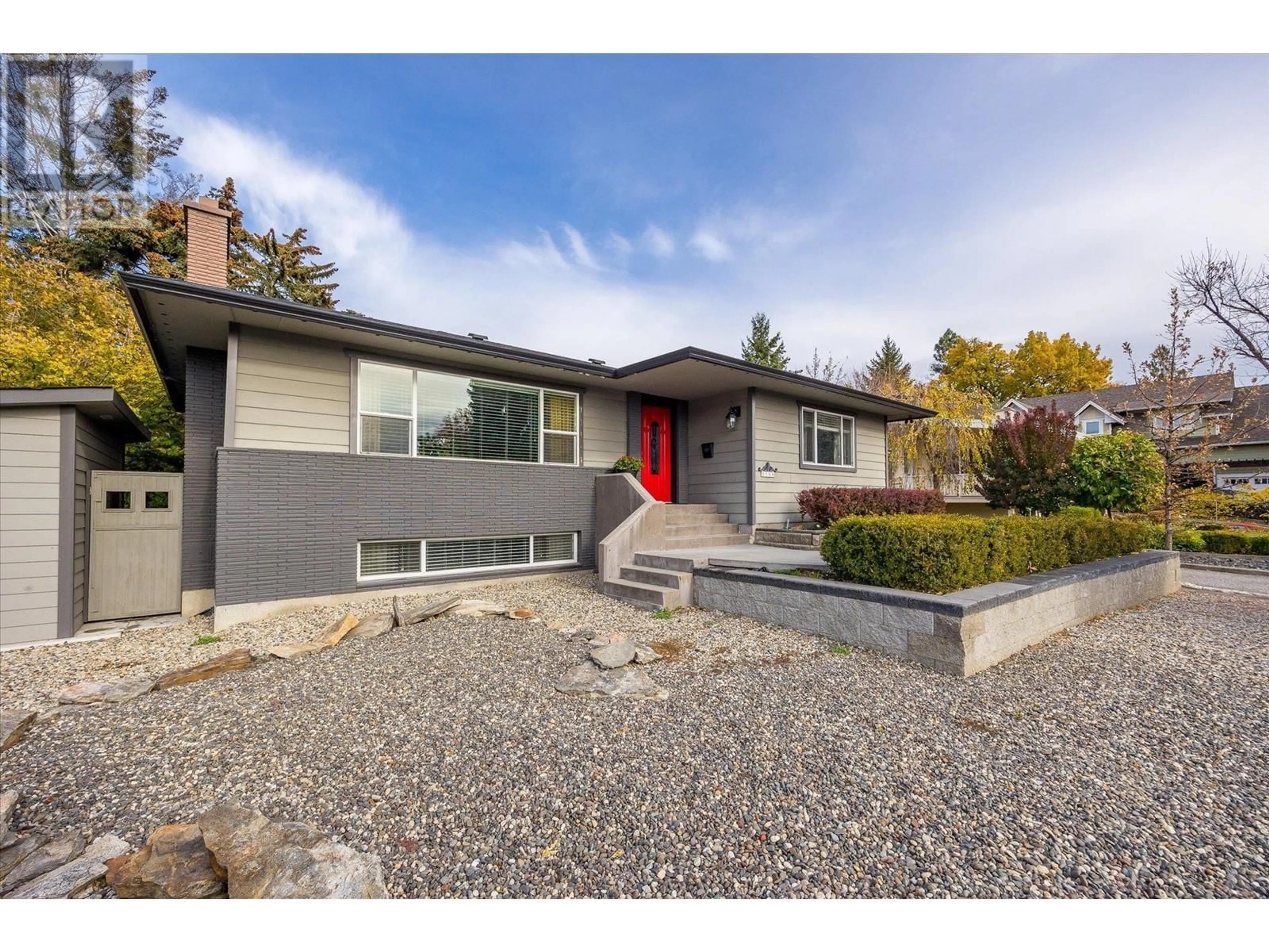 Home with vinyl exterior material, street for 1508 PINEHURST CRESCENT, Kelowna British Columbia V1Y4H9