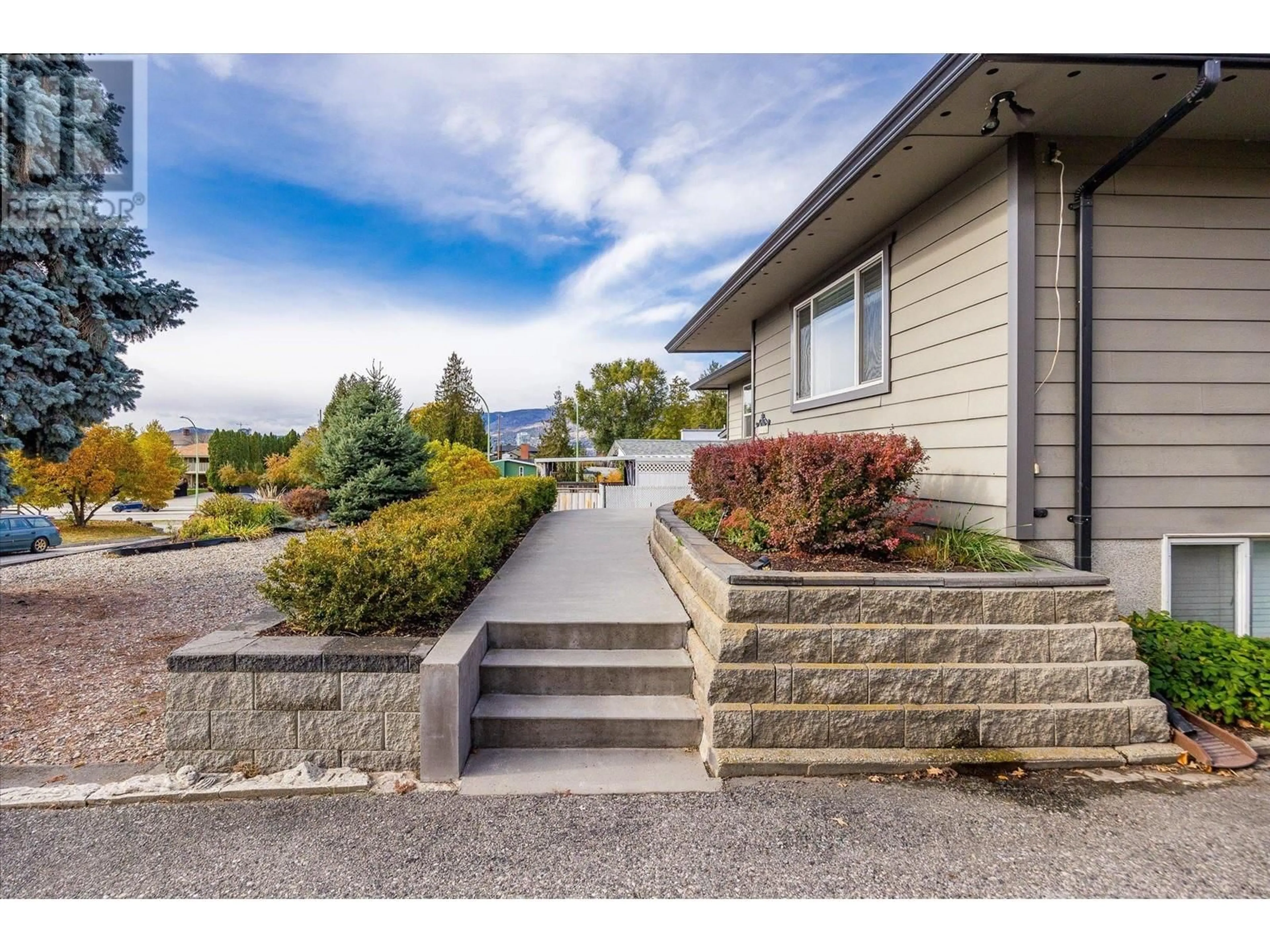 Unknown for 1508 PINEHURST CRESCENT, Kelowna British Columbia V1Y4H9