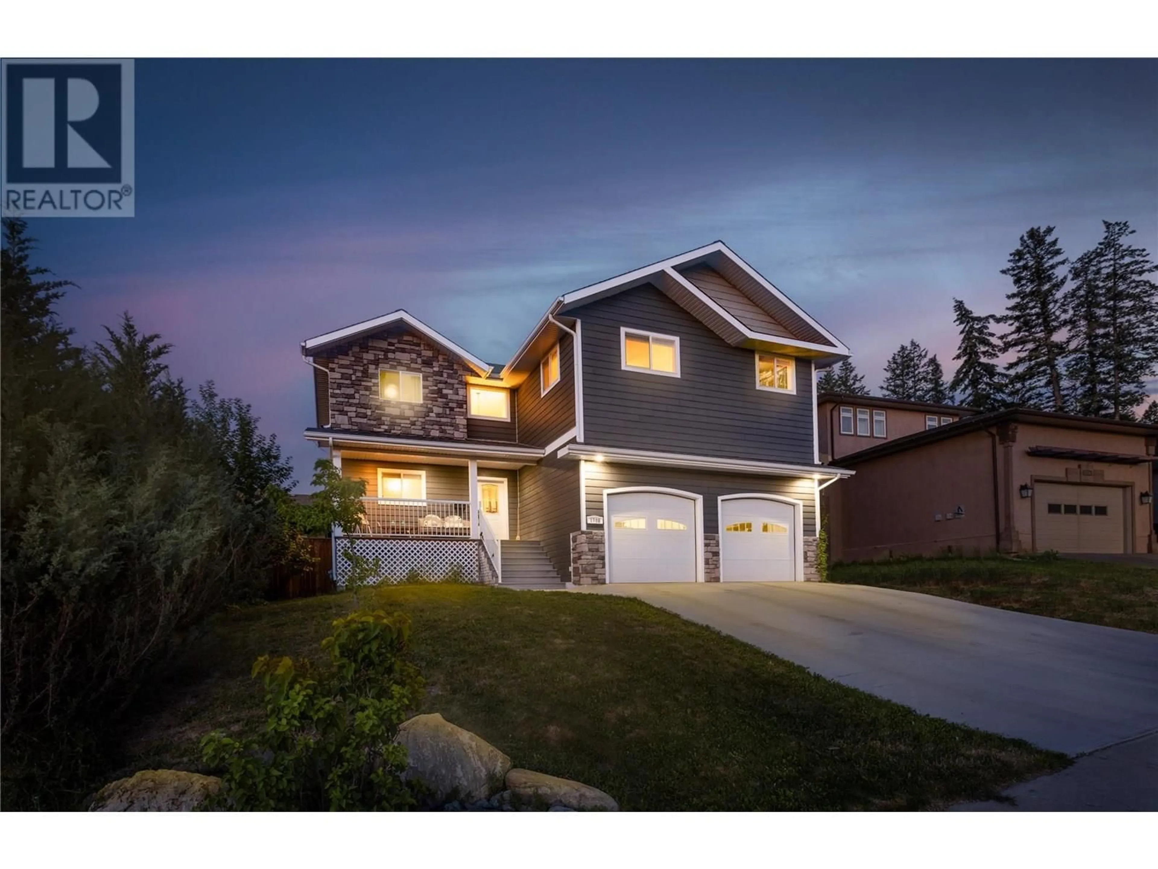 Home with vinyl exterior material, street for 1708 2ND AVENUE SOUTH, Cranbrook British Columbia V1C0A1