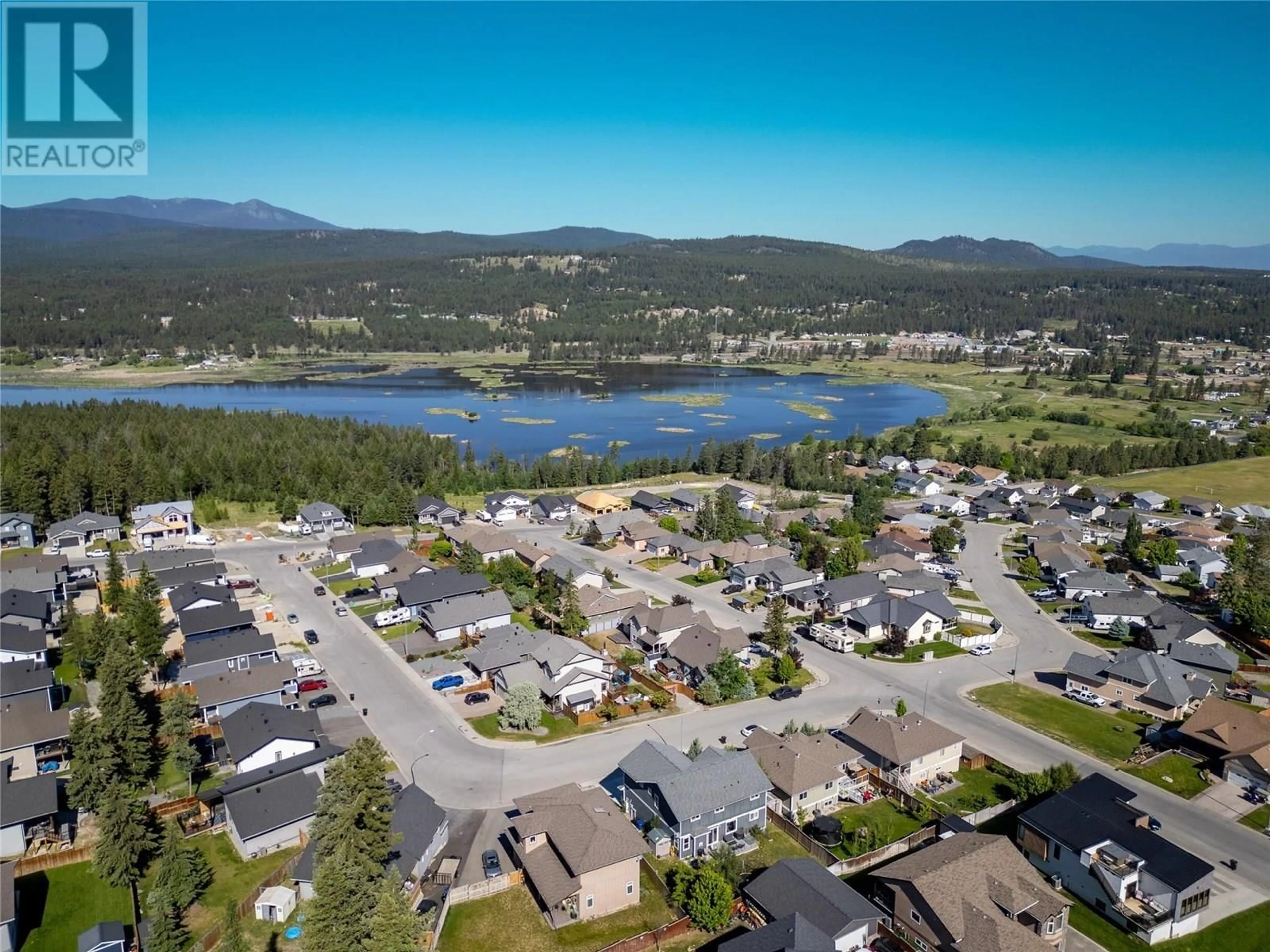 A pic from outside/outdoor area/front of a property/back of a property/a pic from drone, water/lake/river/ocean view for 1708 2ND AVENUE SOUTH, Cranbrook British Columbia V1C0A1