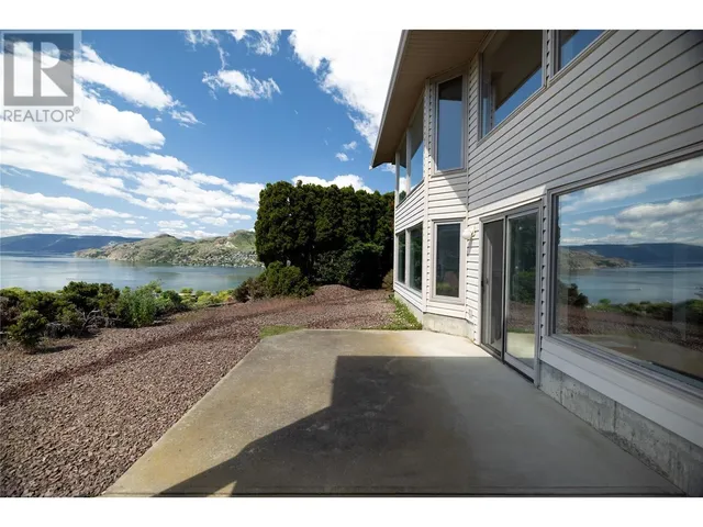 8827 MICHAEL DRIVE, Coldstream 3