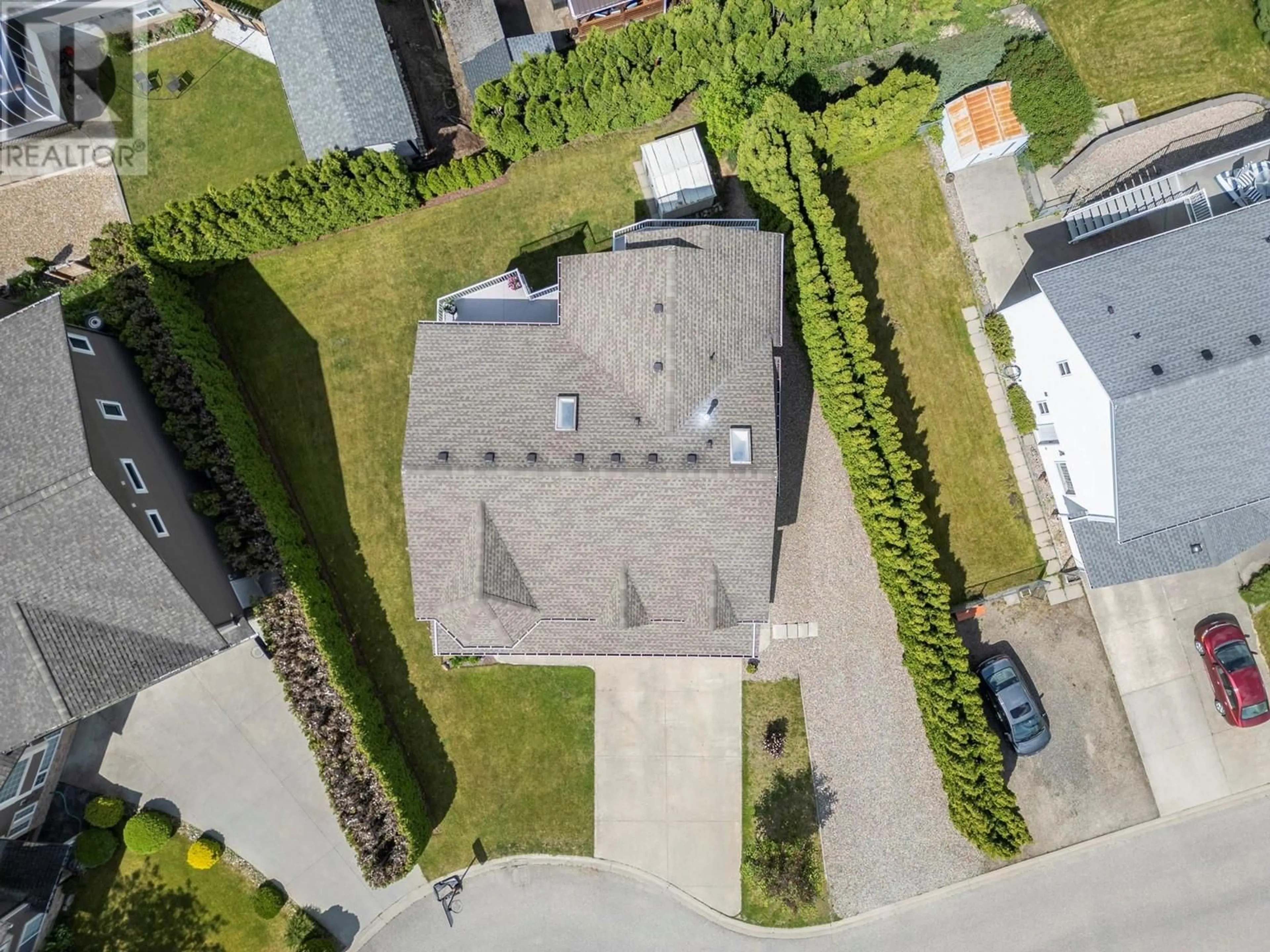 A pic from outside/outdoor area/front of a property/back of a property/a pic from drone, street for 1960 2 AVENUE NORTHEAST, Salmon Arm British Columbia V1E1M3