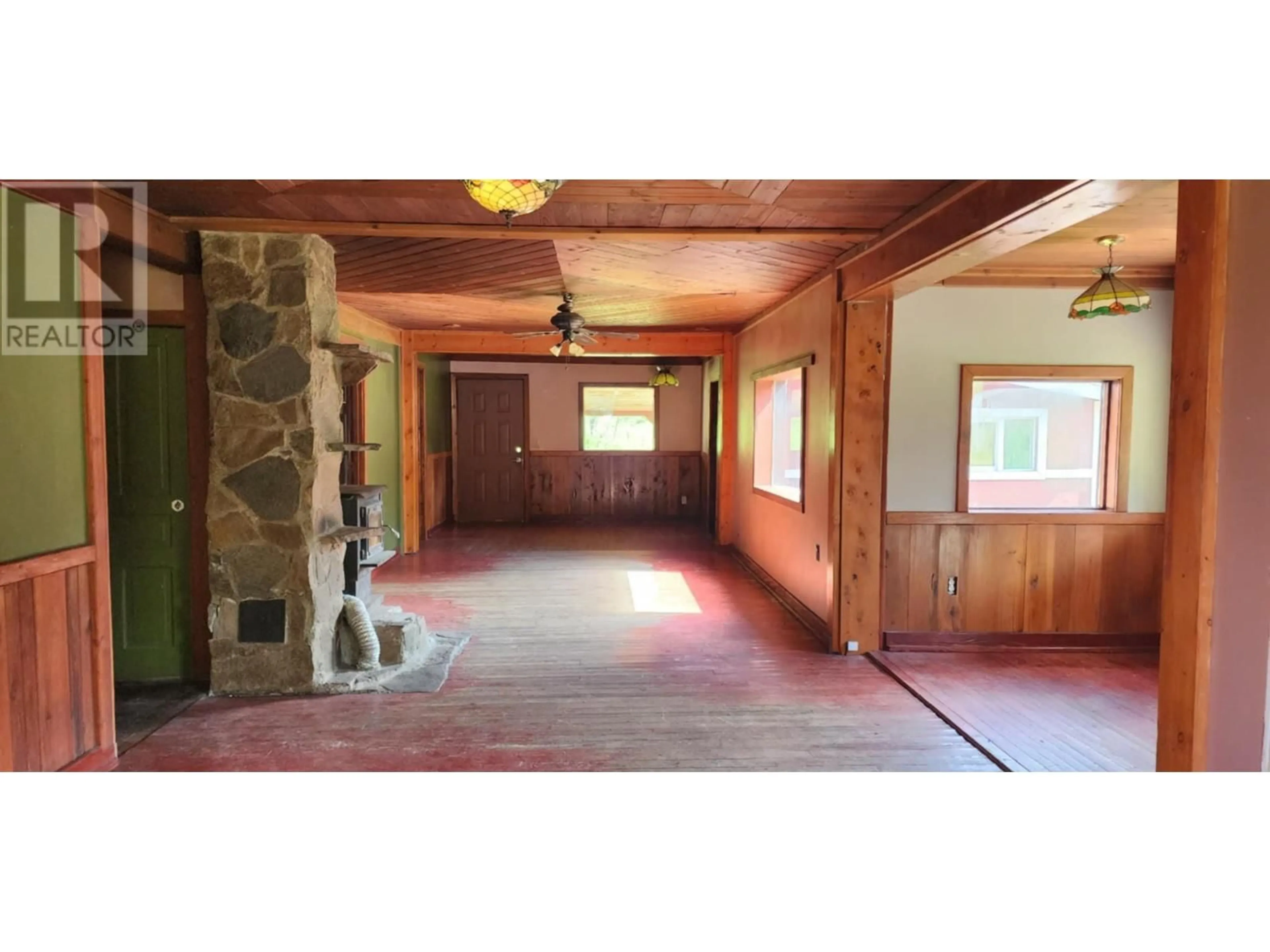 Indoor foyer for 1666 TRINITY VALLEY ROAD, Lumby British Columbia V0E2G4