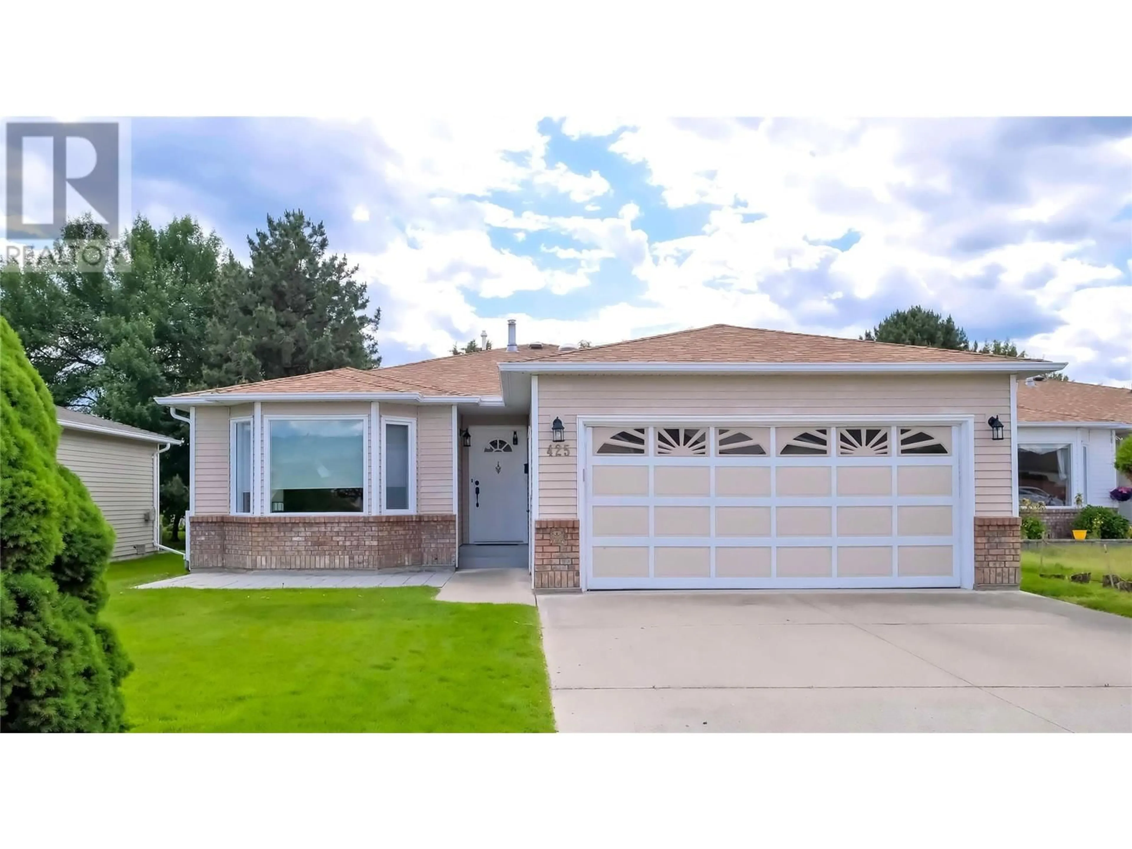 Home with vinyl exterior material, street for 425 - 1260 RAYMER AVENUE, Kelowna British Columbia V1W3S5