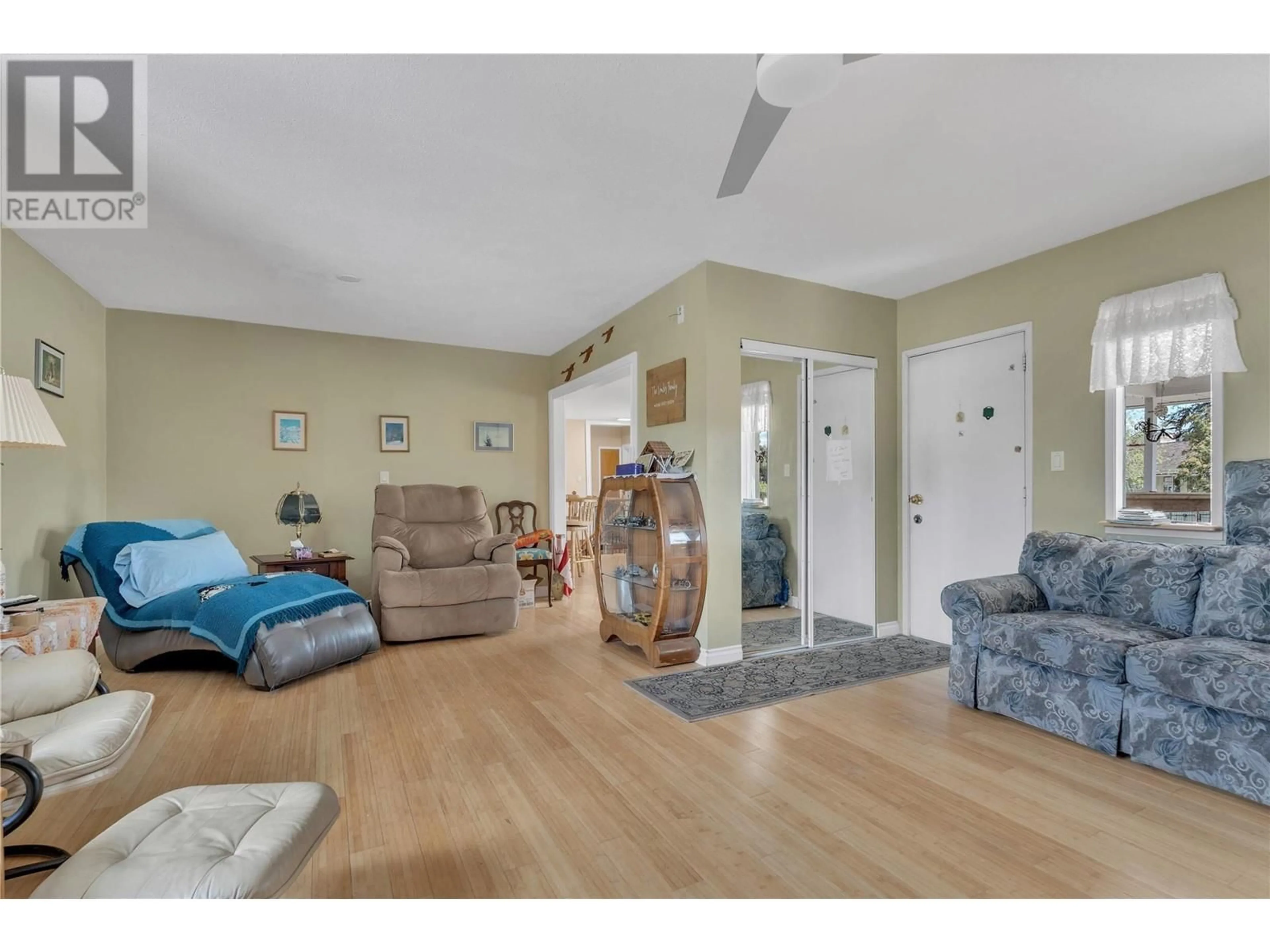 Living room with furniture, unknown for 405 GRANT AVE OTHER, Princeton British Columbia V0X1W0
