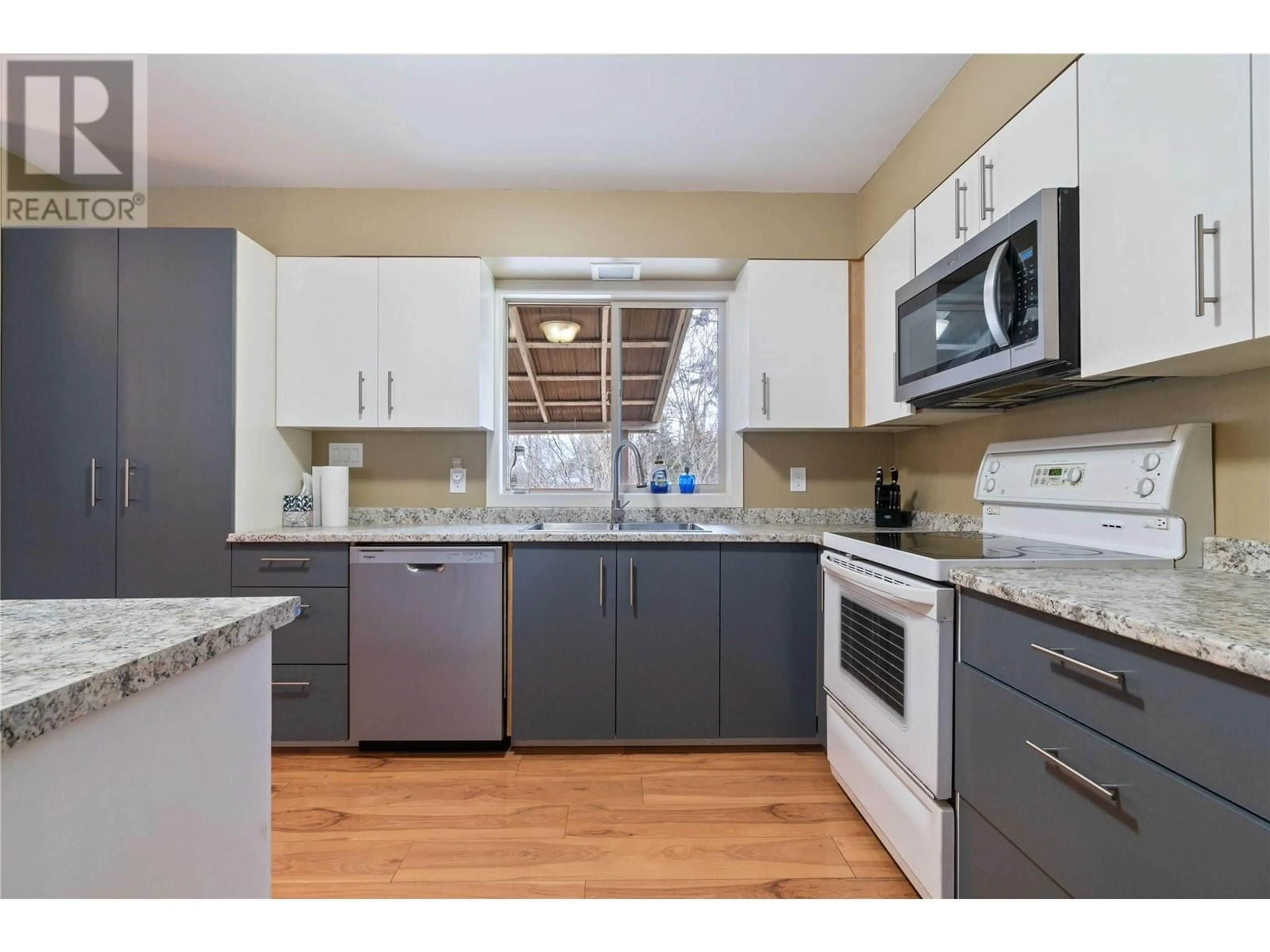 Standard kitchen, unknown for 3371 7 AVENUE SOUTHEAST, Salmon Arm British Columbia V1E2C4
