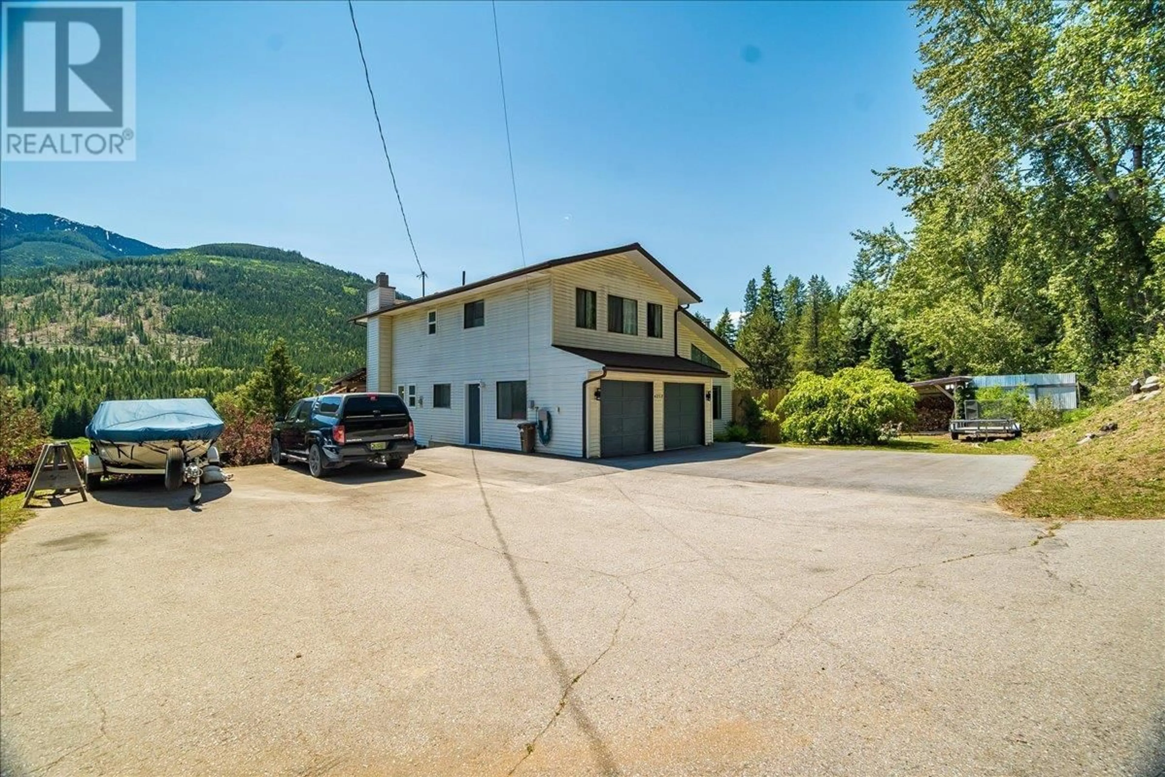 A pic from outside/outdoor area/front of a property/back of a property/a pic from drone, unknown for 4252 ROSS SPUR ROAD, Ross Spur British Columbia V0G1L1