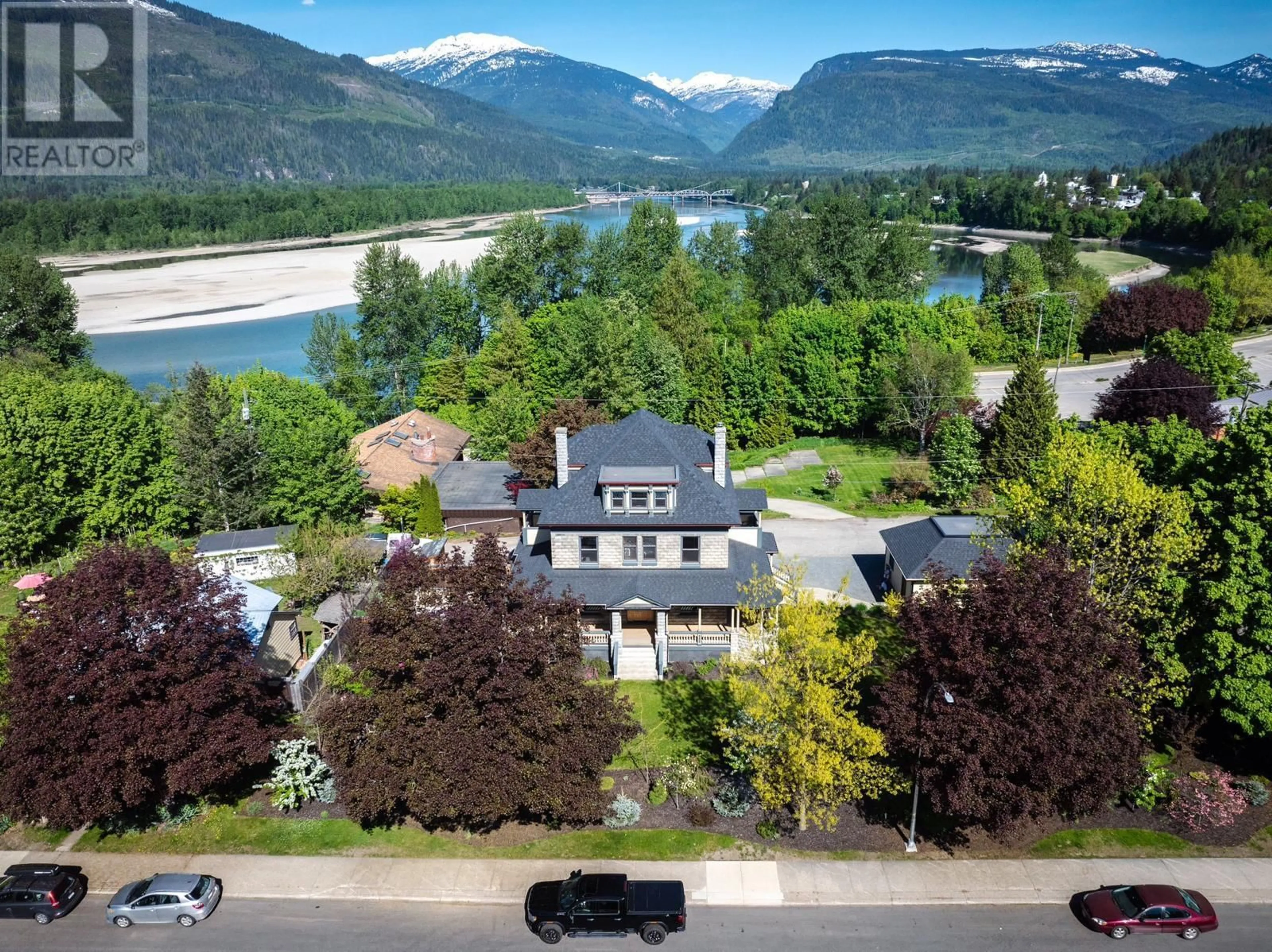 A pic from outside/outdoor area/front of a property/back of a property/a pic from drone, water/lake/river/ocean view for 805 & 815 MACKENZIE AVENUE, Revelstoke British Columbia V0E2S0