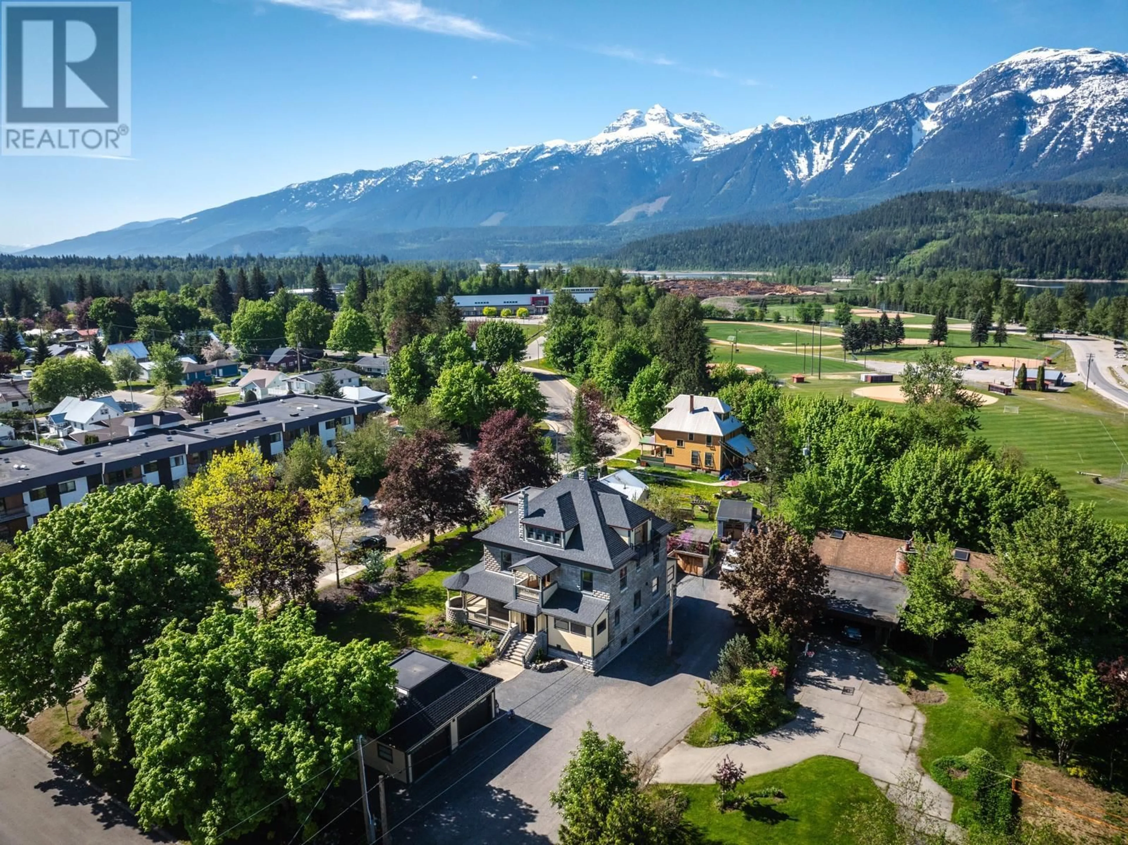 A pic from outside/outdoor area/front of a property/back of a property/a pic from drone, mountain view for 805 & 815 MACKENZIE AVENUE, Revelstoke British Columbia V0E2S0