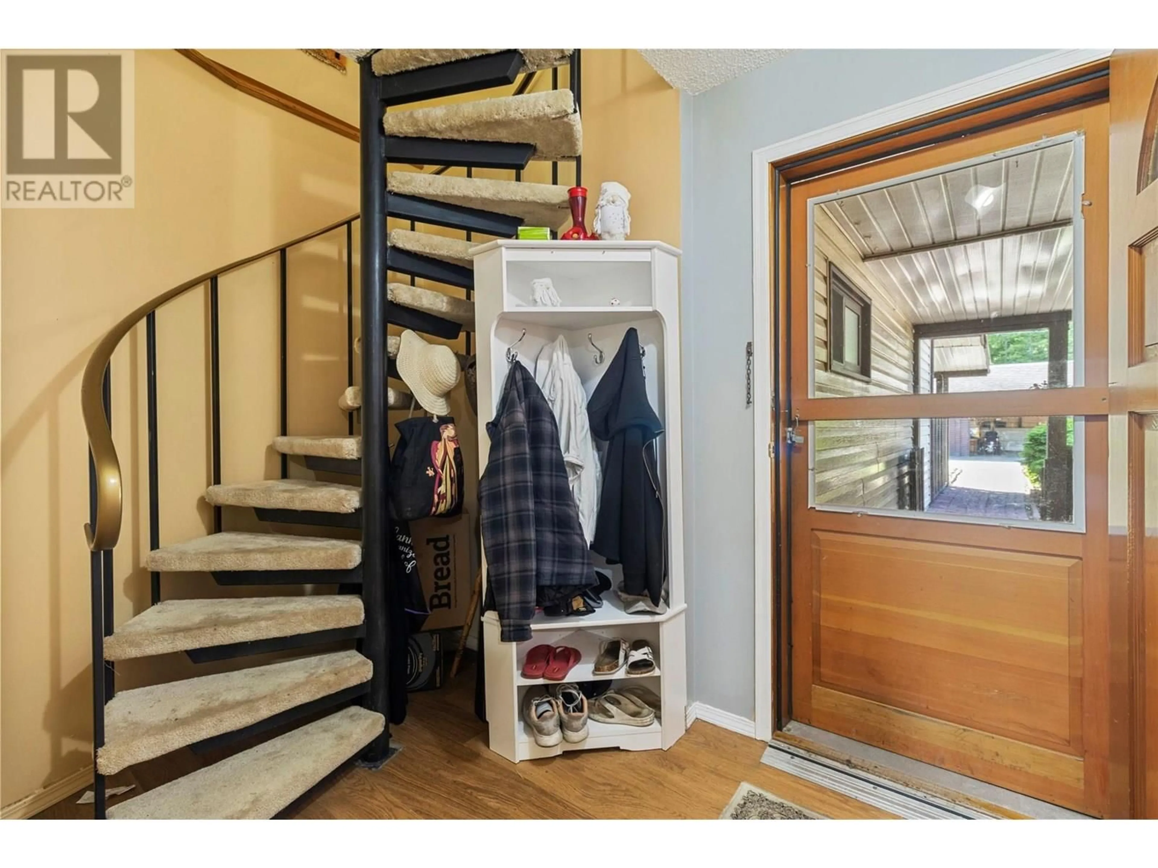 Indoor entryway for 7 - 1215 NOTCH HILL ROAD, Sorrento British Columbia V0E2W0