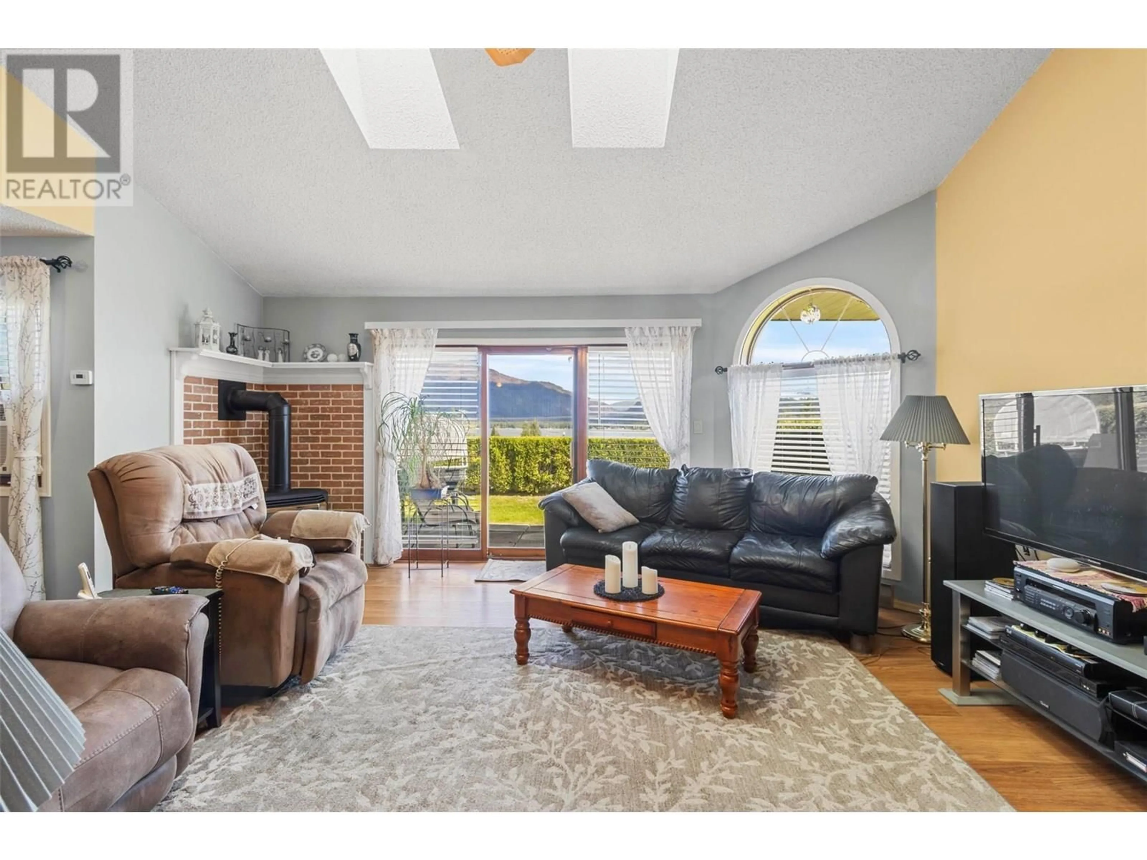 Living room with furniture, unknown for 7 - 1215 NOTCH HILL ROAD, Sorrento British Columbia V0E2W0