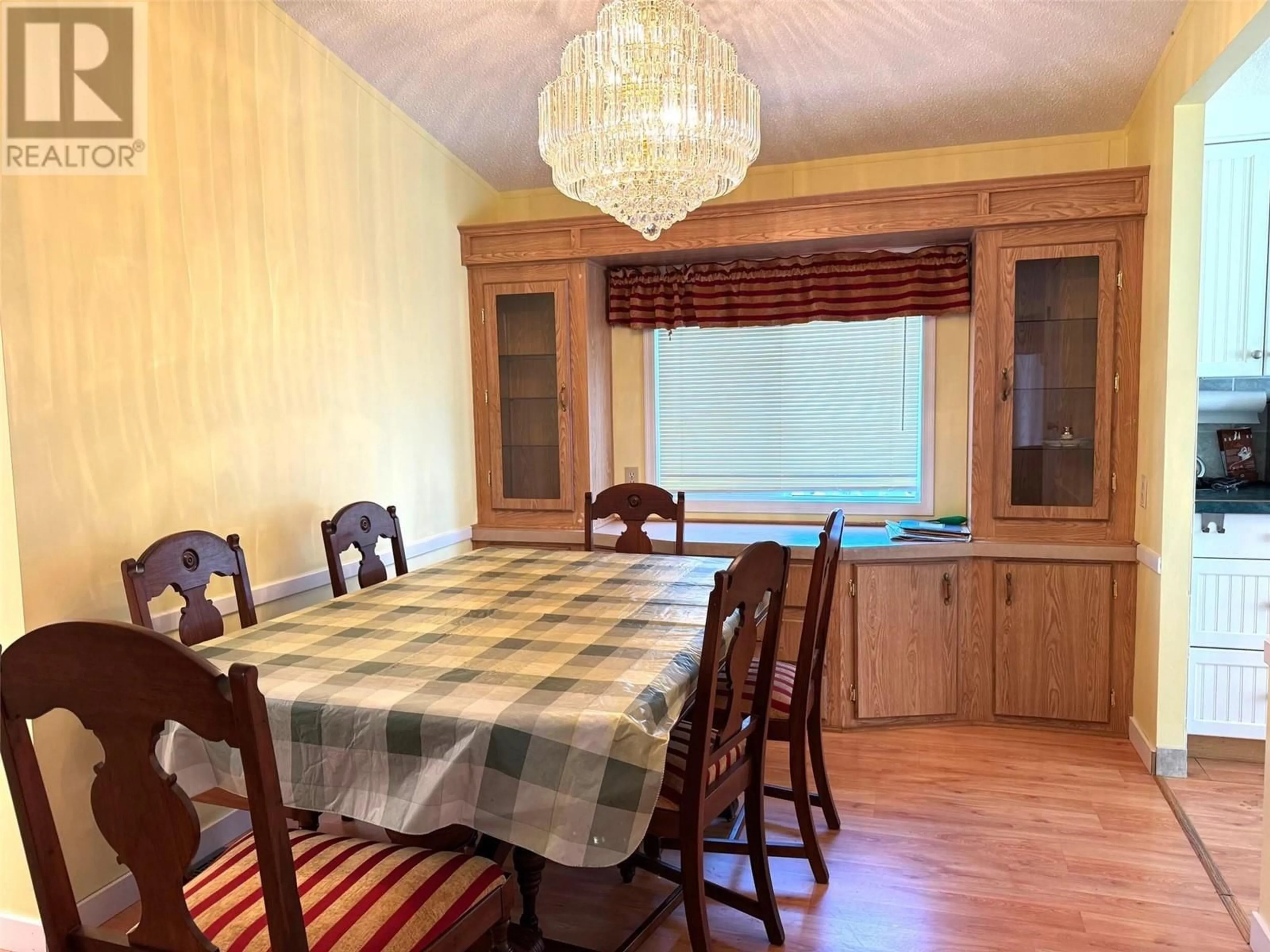 Dining room, wood/laminate floor for 191 - 720 COMMONWEALTH ROAD, Kelowna British Columbia V4V1S1