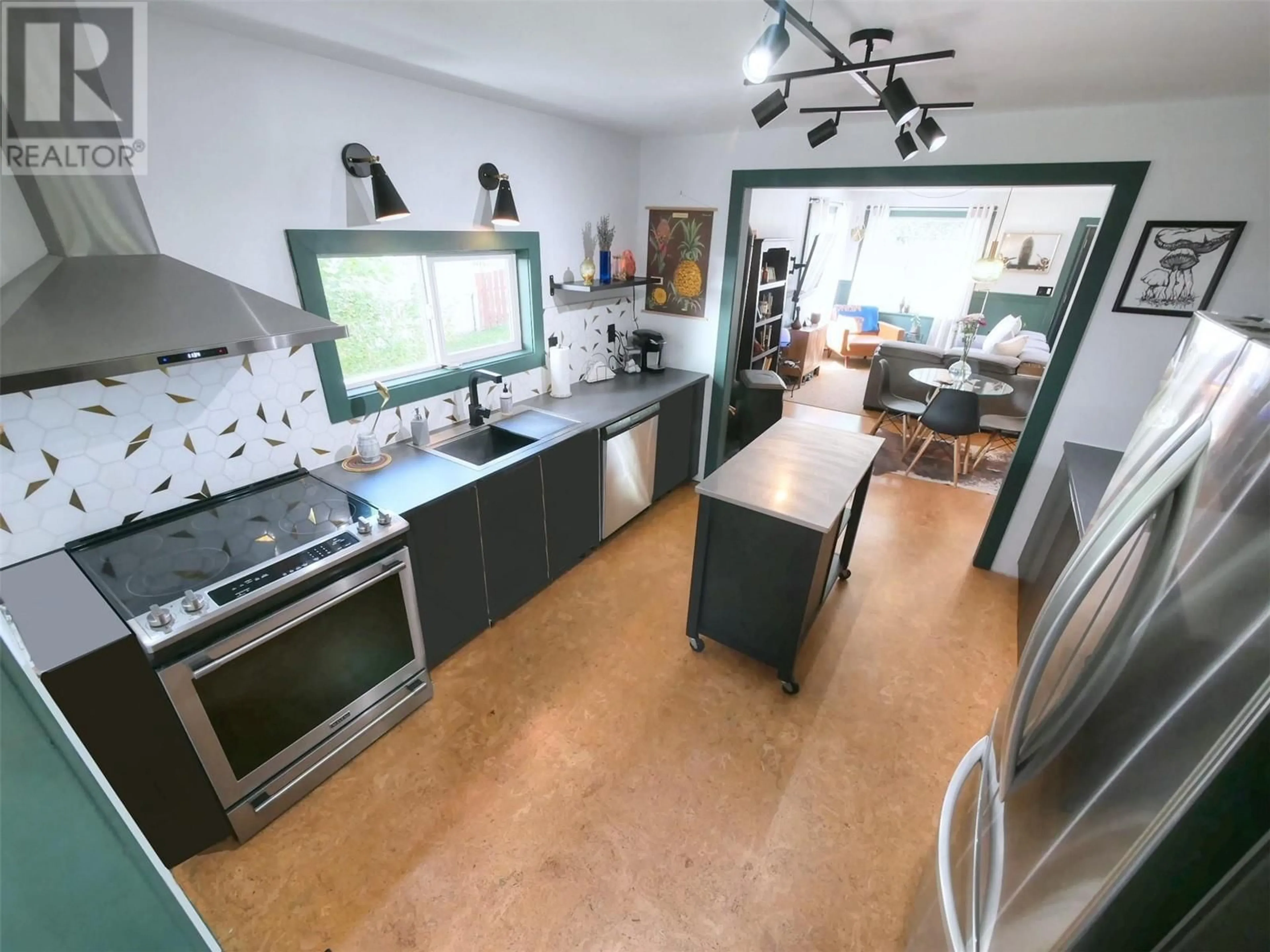 Open concept kitchen, unknown for 705 GLENDALE AVENUE, Salmo British Columbia V0G1Z0
