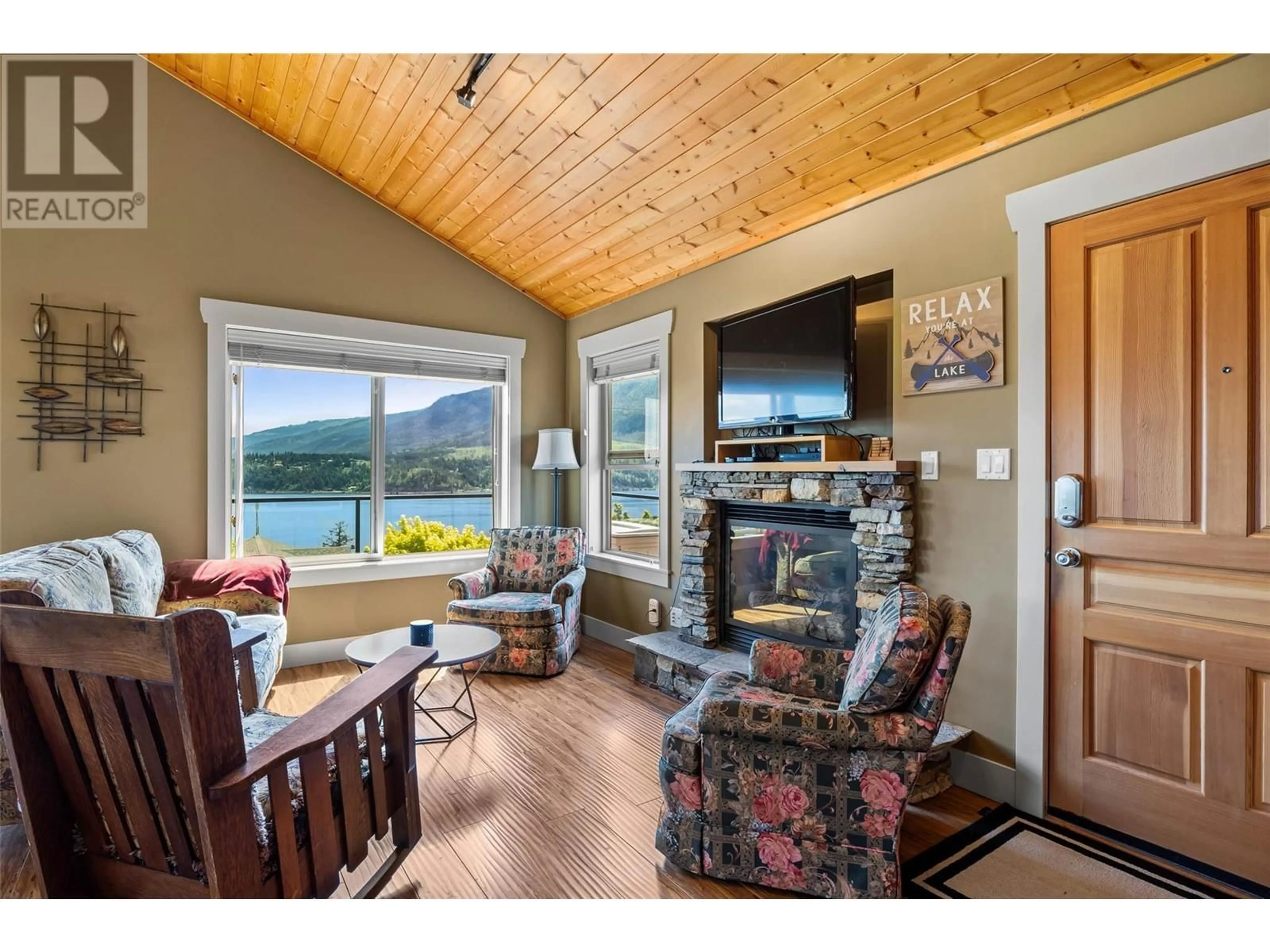 Living room with furniture, wood/laminate floor for 198 - 2633 SQUILAX ANGLEMONT ROAD, Lee Creek British Columbia V0E1M4