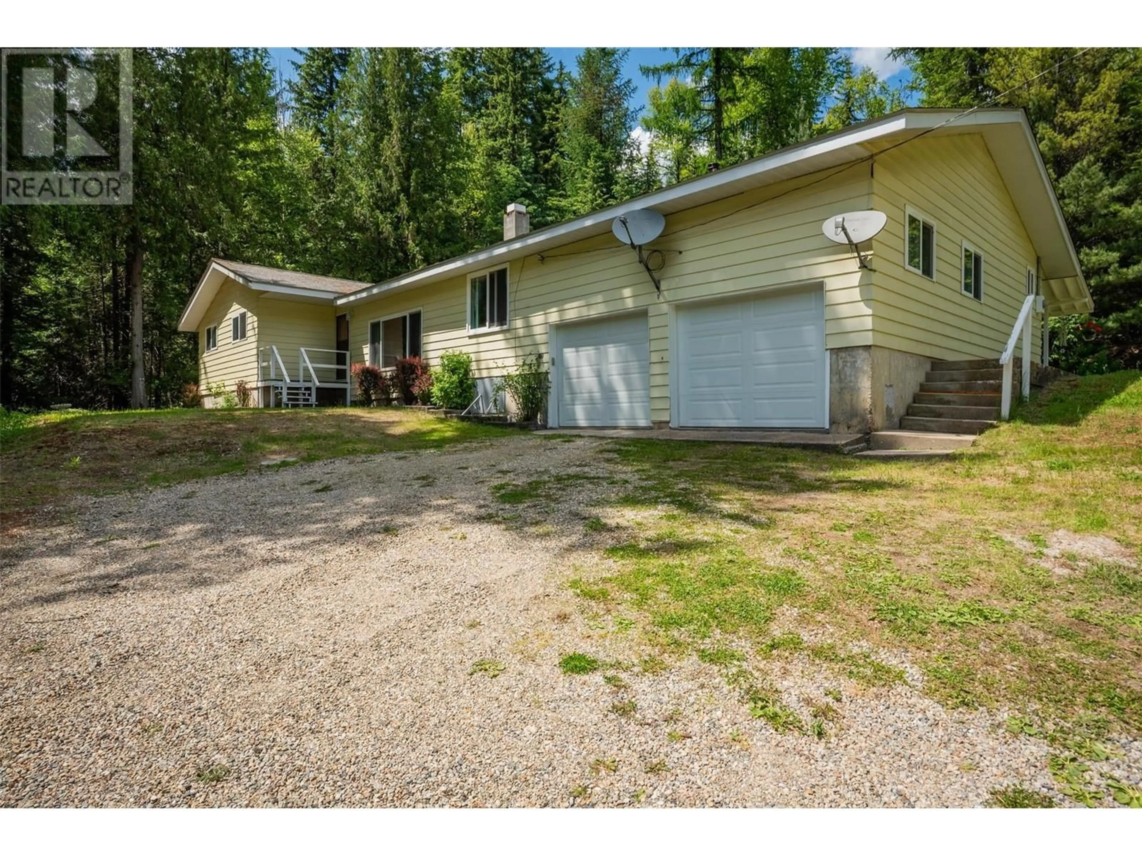 A pic from outside/outdoor area/front of a property/back of a property/a pic from drone, unknown for 125 BEAVERVALE ROAD, Ross Spur British Columbia V0G1L1