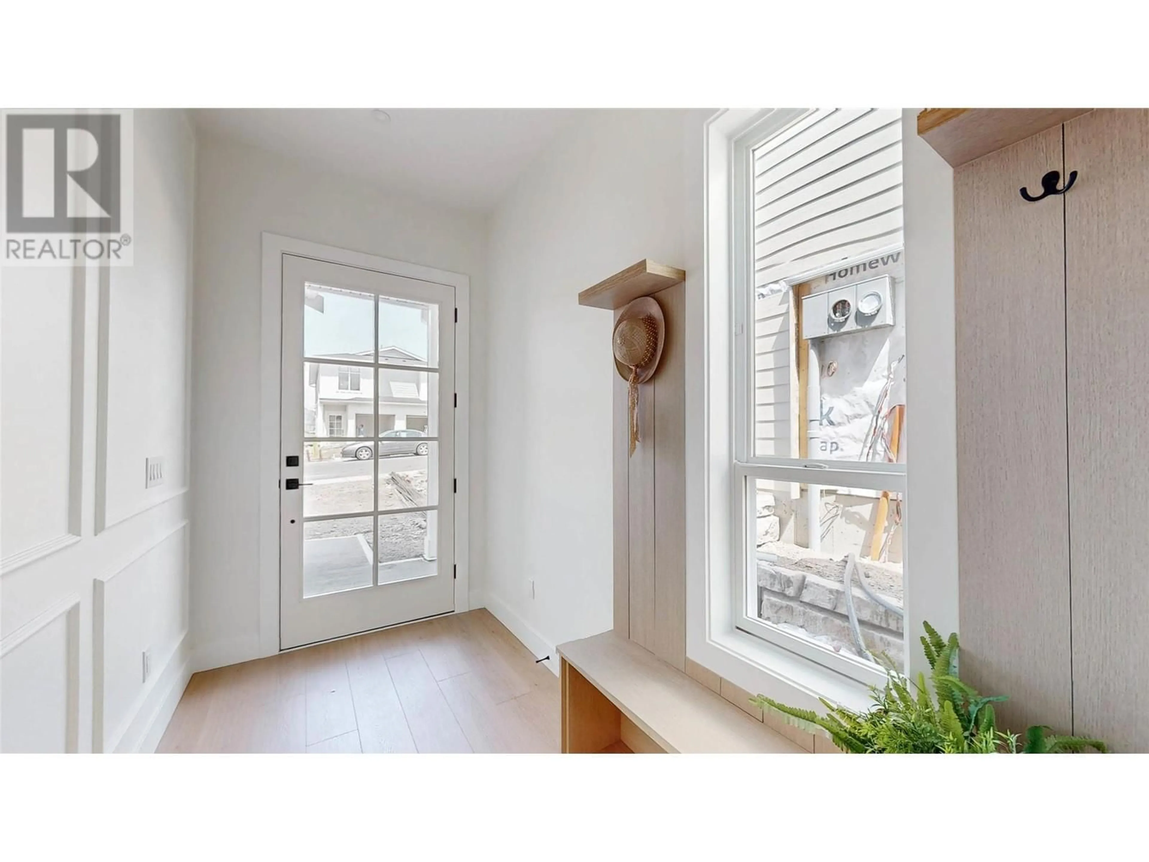Indoor entryway for 383 CHARDONNAY AVENUE, Oliver British Columbia V0H1T4