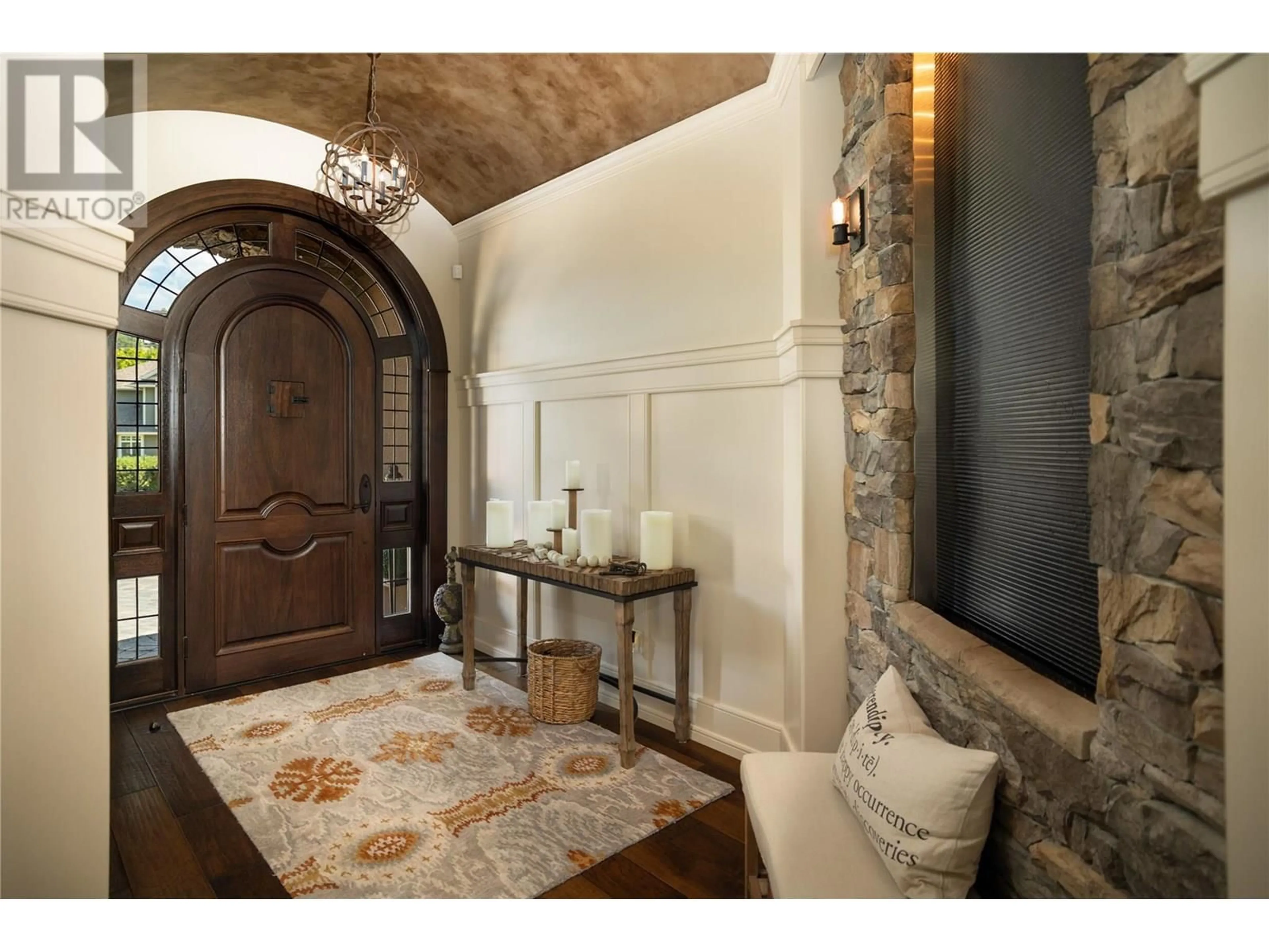 Indoor entryway for 710 ARBOR VIEW DRIVE, Kelowna British Columbia V1W4Y2