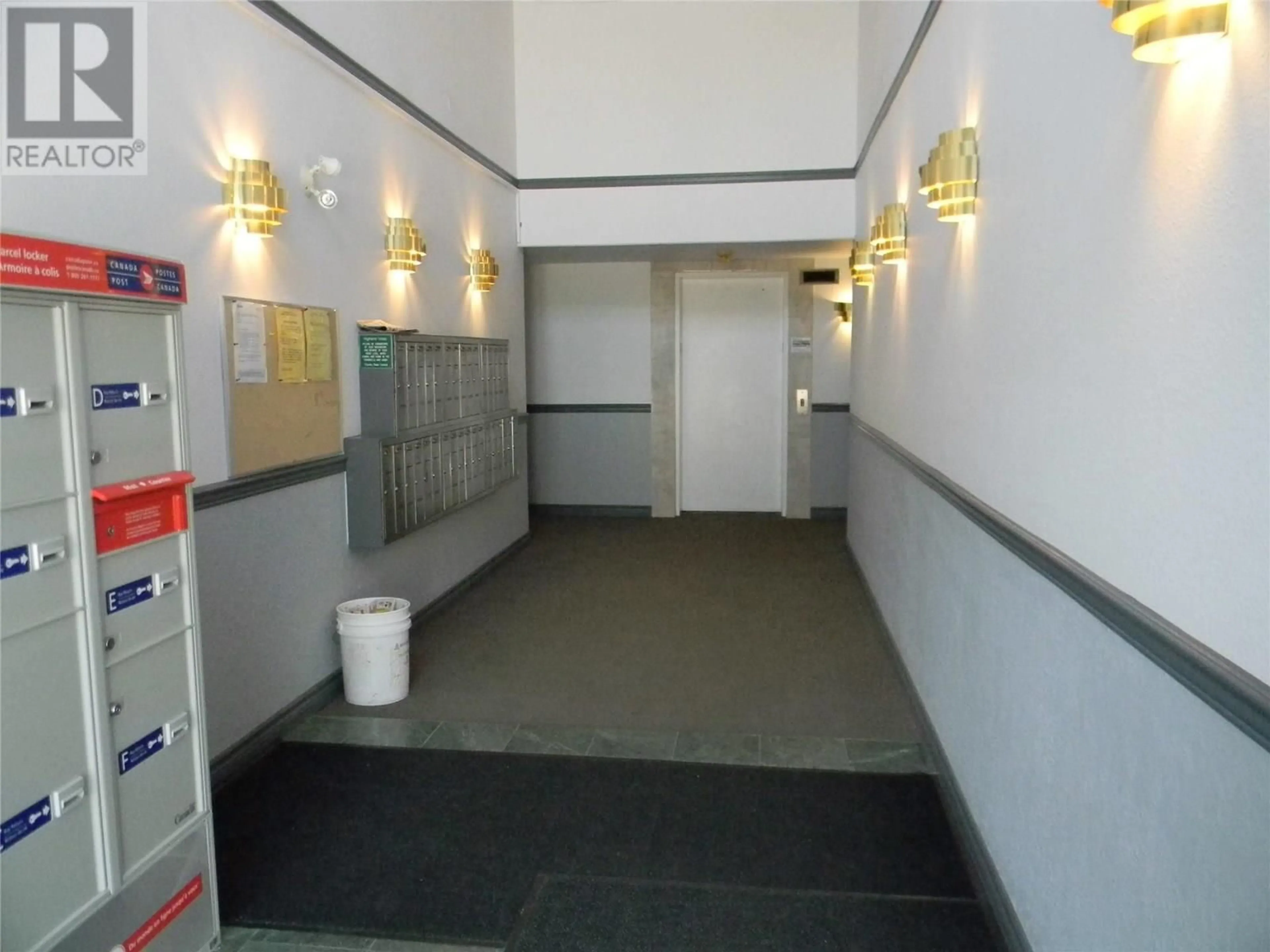 Indoor foyer for 218 - 1170 HUGH ALLAN DRIVE, Kamloops British Columbia V1S1T5
