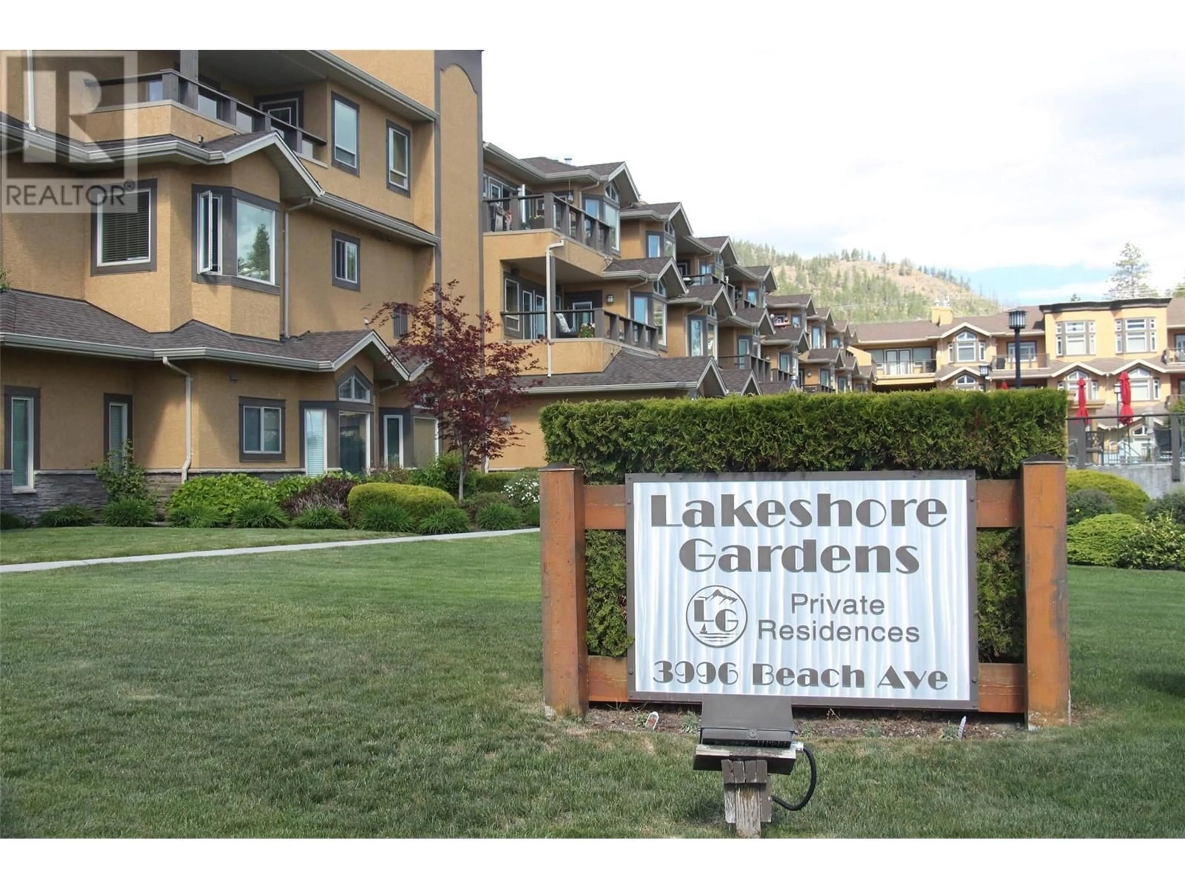 Indoor foyer for 237 - 3996 BEACH AVENUE, Peachland British Columbia V0H1X5