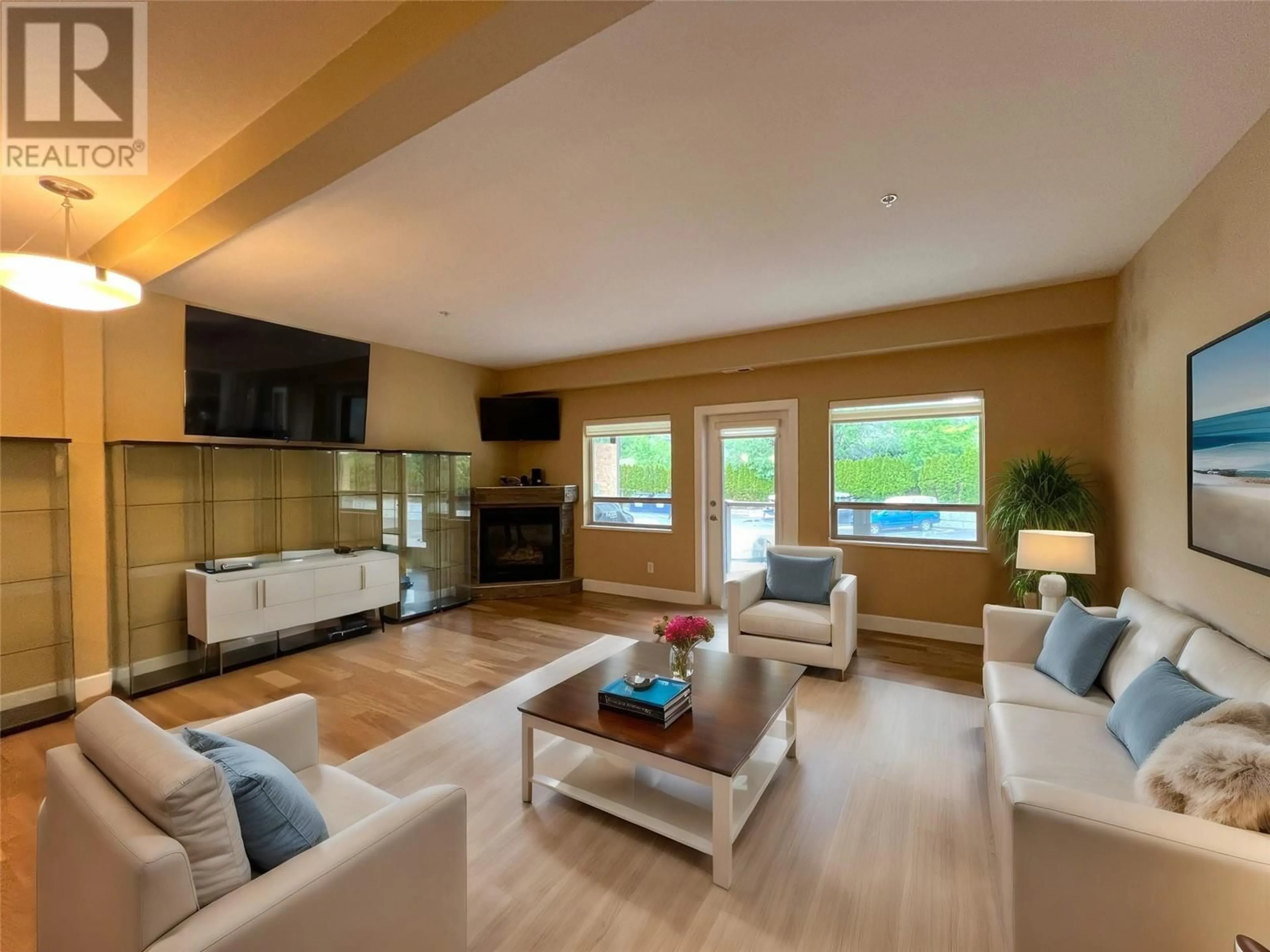 Living room with furniture, unknown for 237 - 3996 BEACH AVENUE, Peachland British Columbia V0H1X5