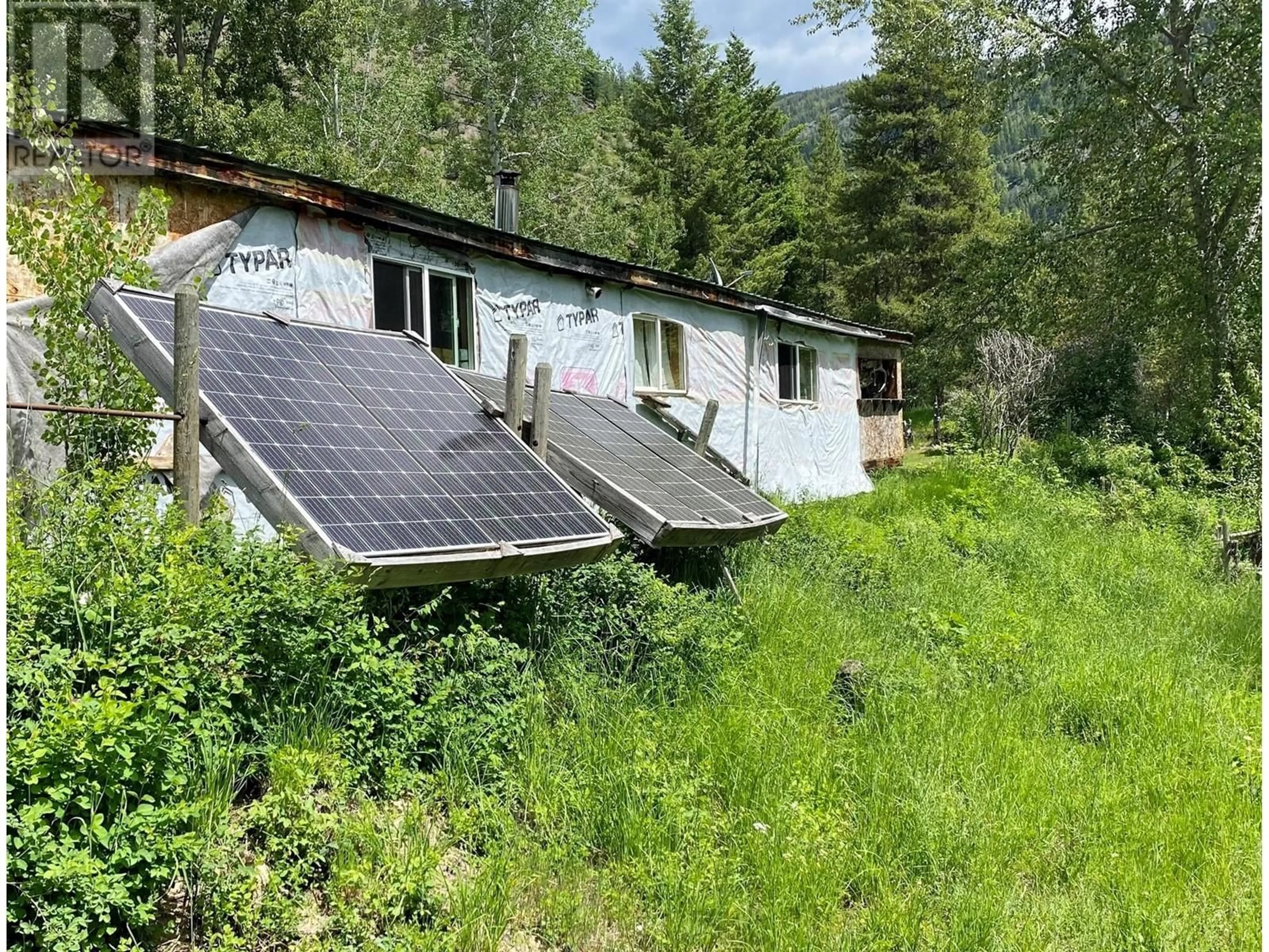 A pic from outside/outdoor area/front of a property/back of a property/a pic from drone, unknown for 19300 NORTH FORK ROAD, Grand Forks British Columbia V0H1H1