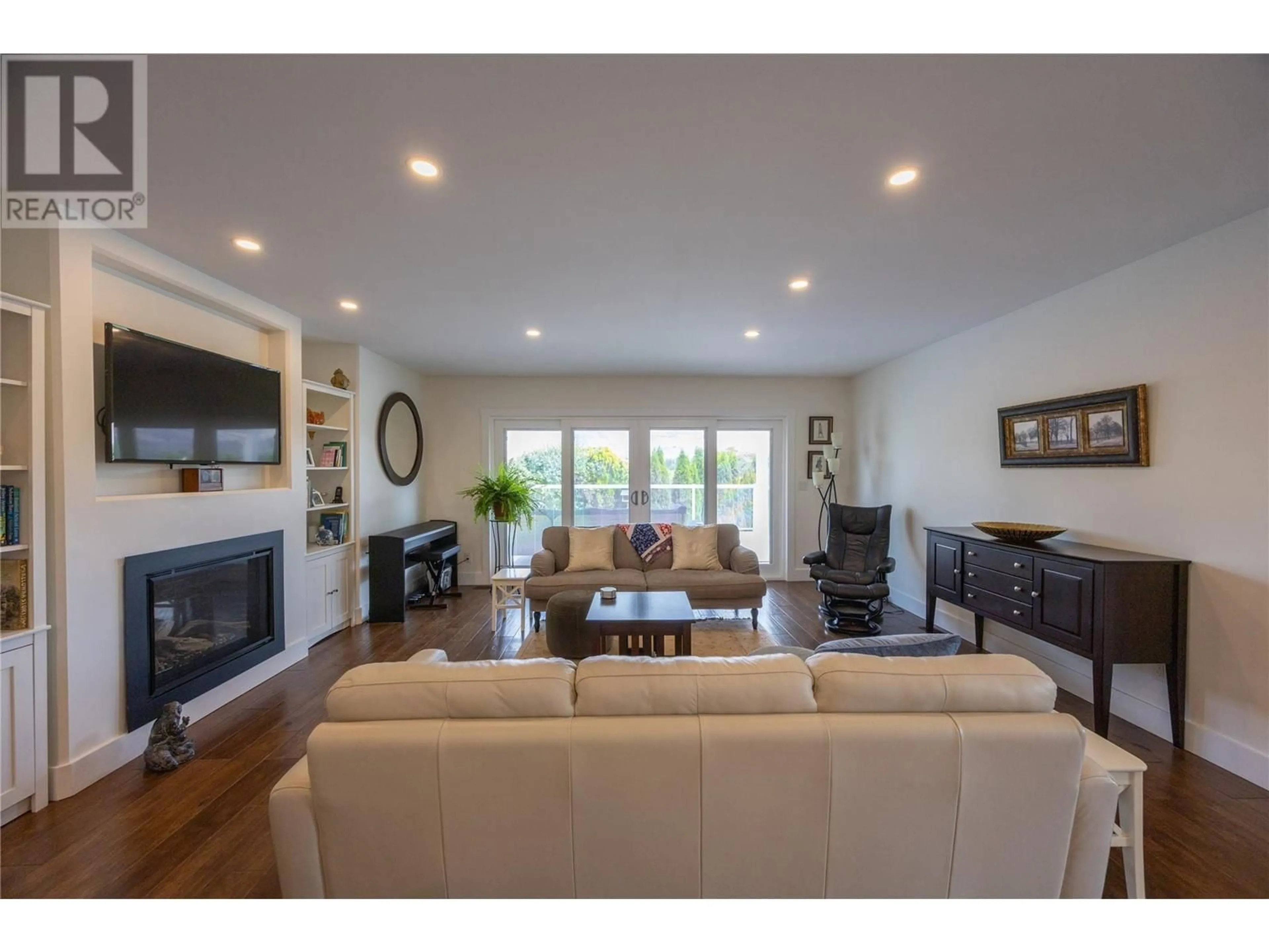 Living room with furniture, wood/laminate floor for 5609 YARROW STREET, Oliver British Columbia V0H1T9
