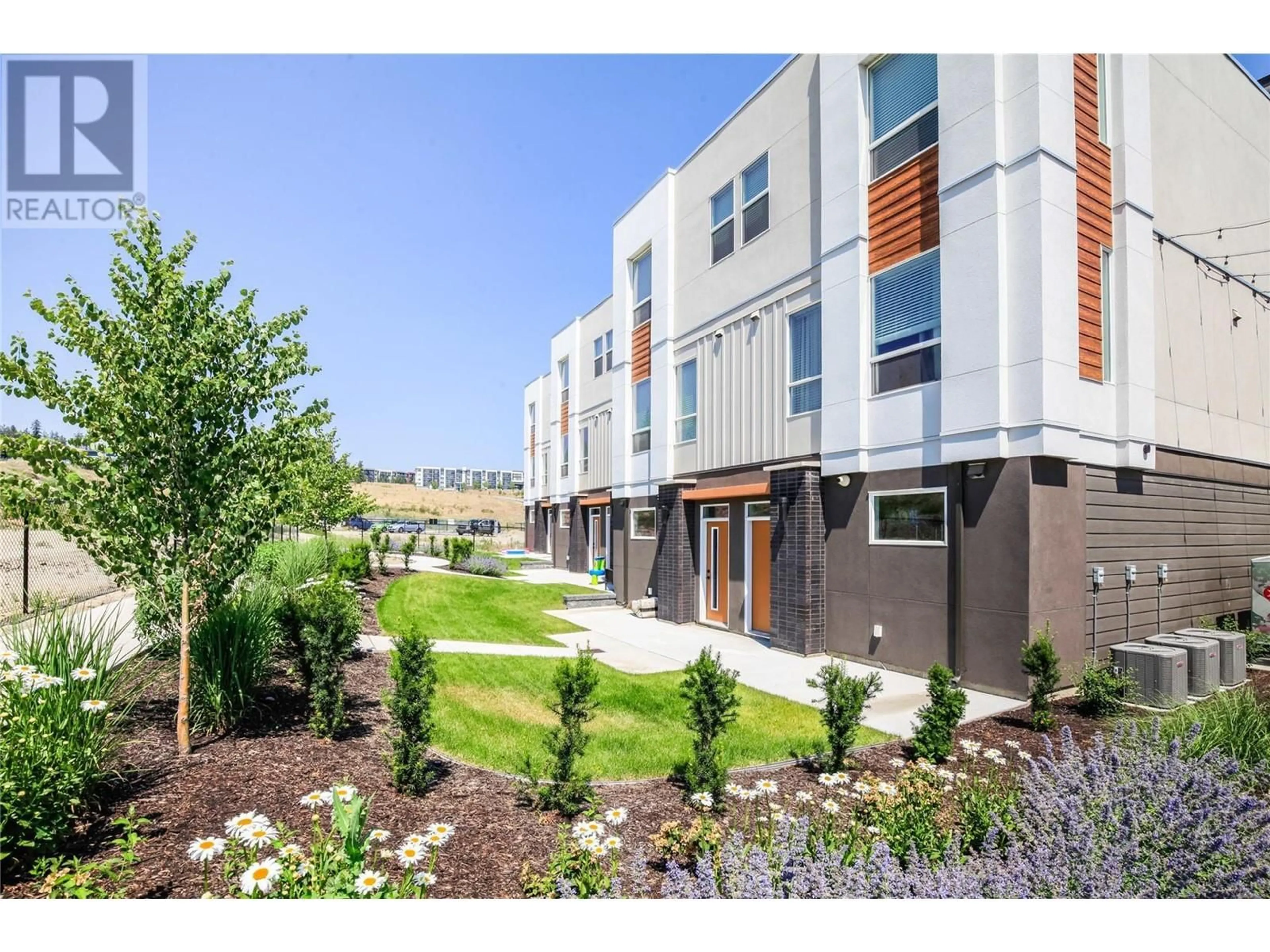 Home with vinyl exterior material, street for 114 - 610 ACADEMY WAY, Kelowna British Columbia V1Y9T1