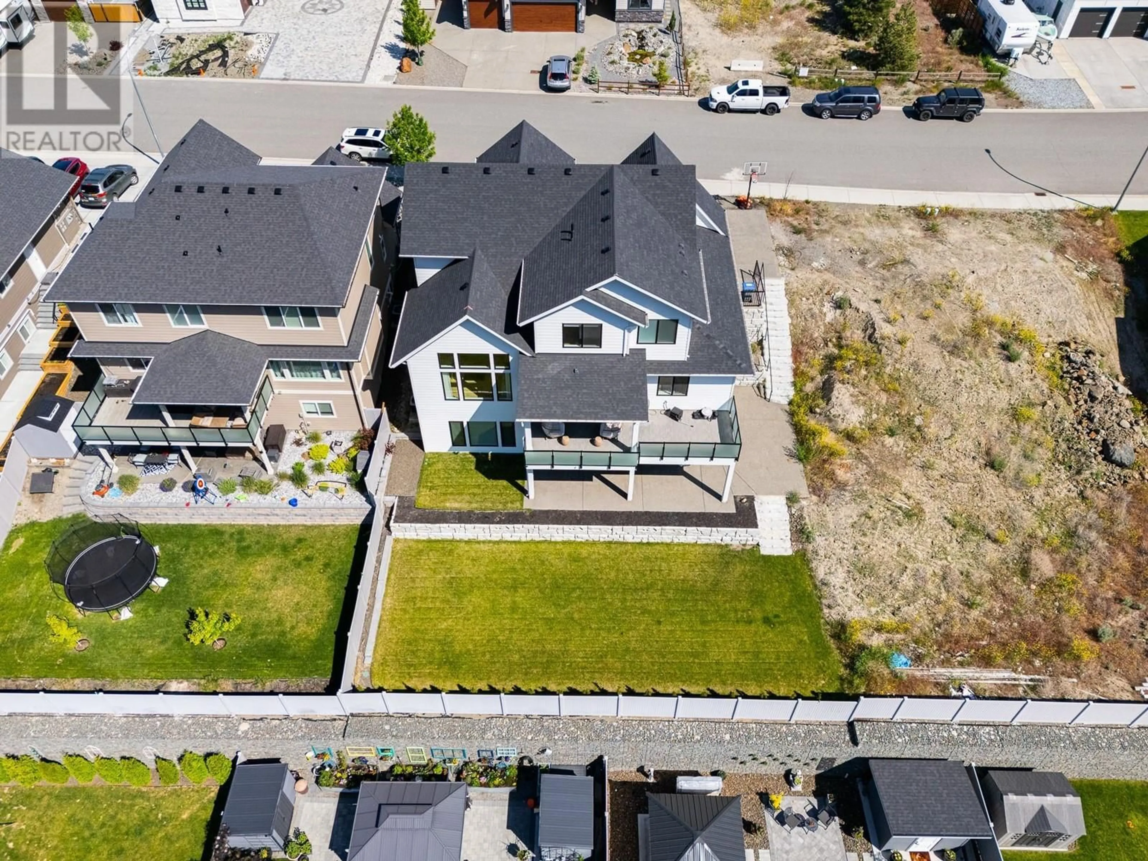 A pic from outside/outdoor area/front of a property/back of a property/a pic from drone, street for 1345 MYRA PLACE, Kamloops British Columbia V2E0C3