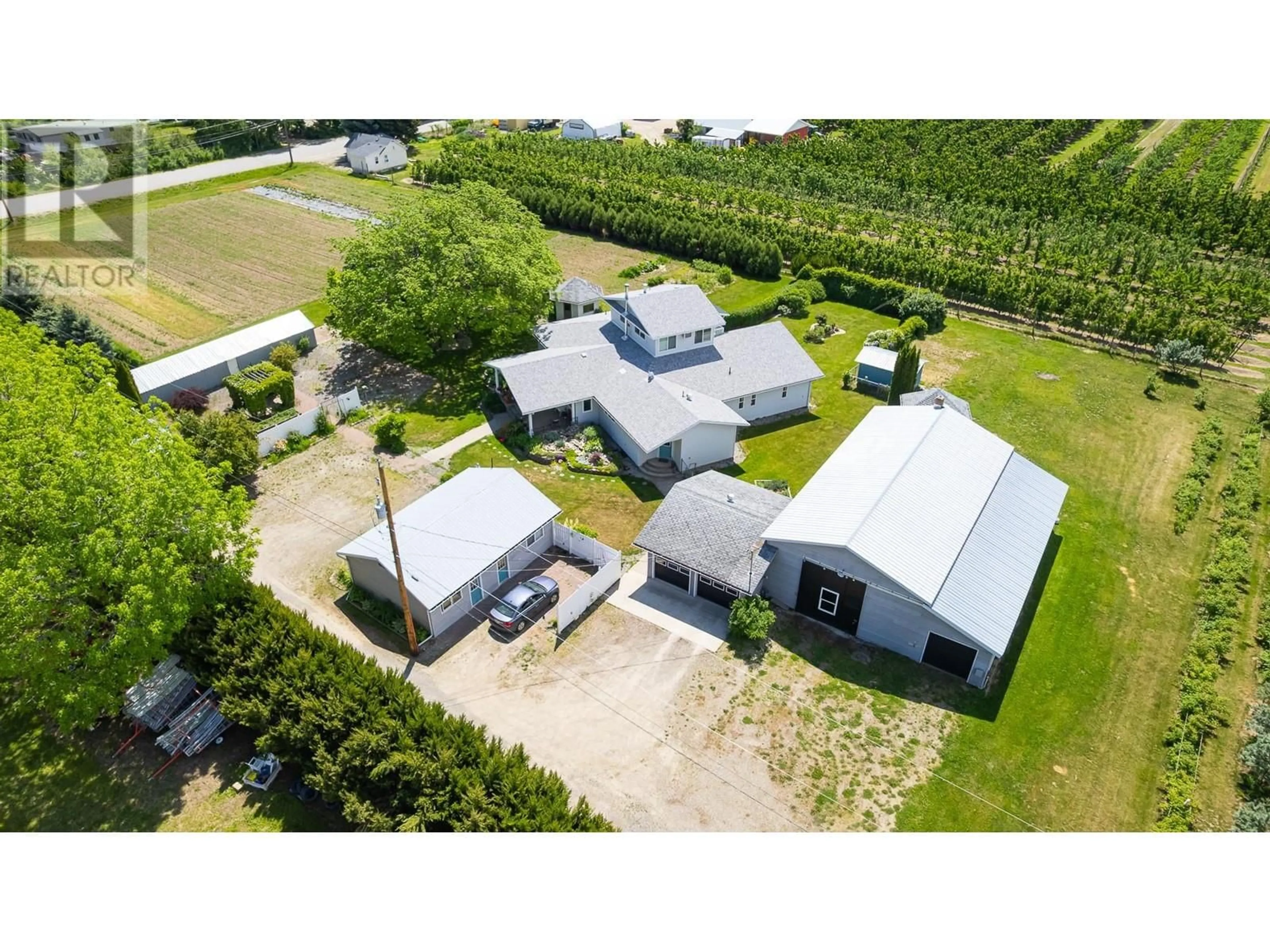 A pic from outside/outdoor area/front of a property/back of a property/a pic from drone, building for 409 33 AVENUE, Creston British Columbia V0B1G1