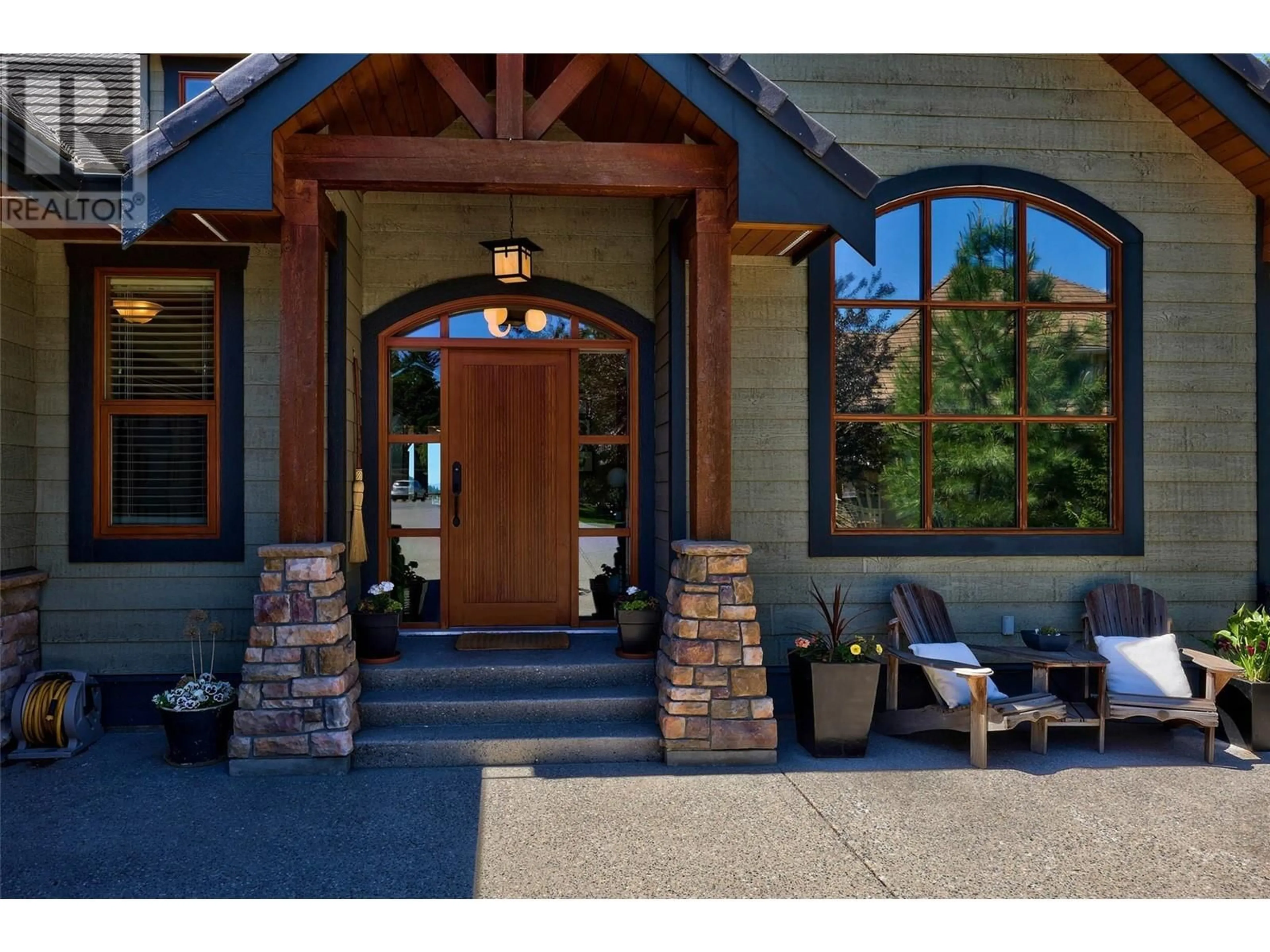 Indoor entryway for 2135 WESTERDALE COURT, Kamloops British Columbia V1S1R7