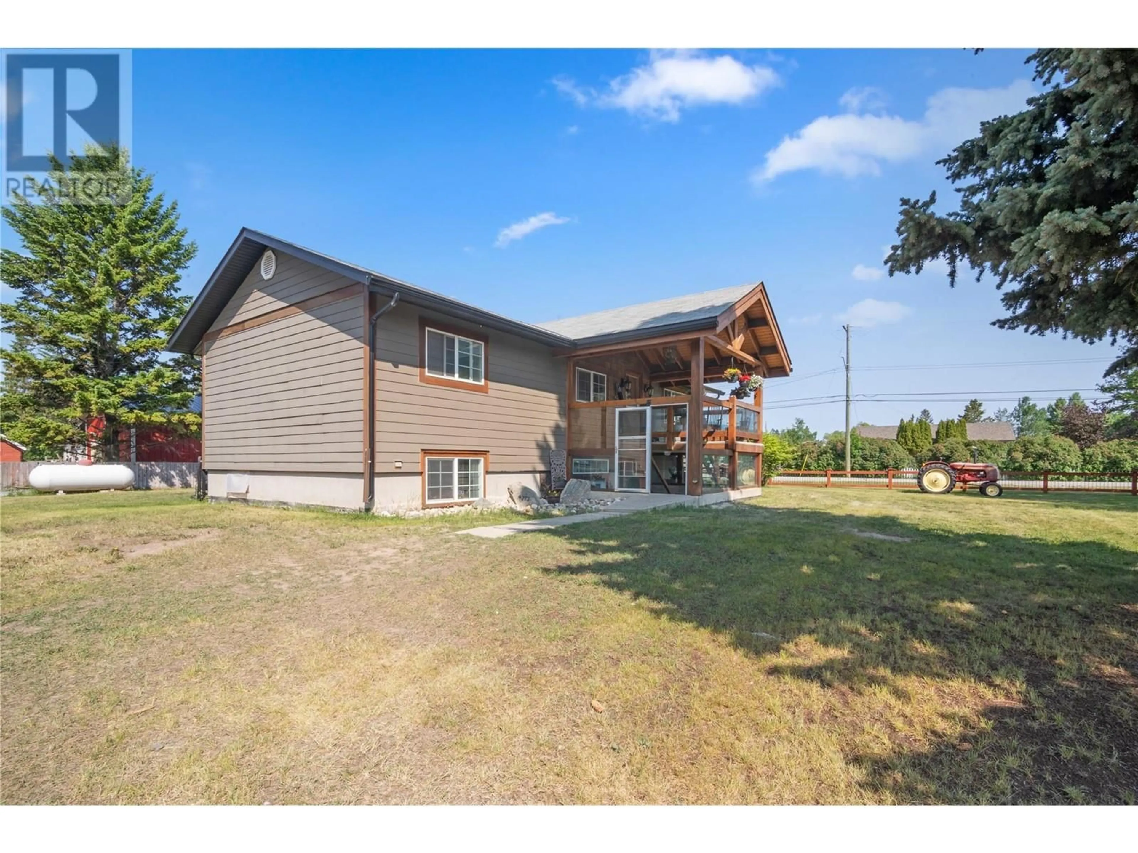 A pic from outside/outdoor area/front of a property/back of a property/a pic from drone, building for 4772 BURNS AVENUE, Canal Flats British Columbia V0B1B0
