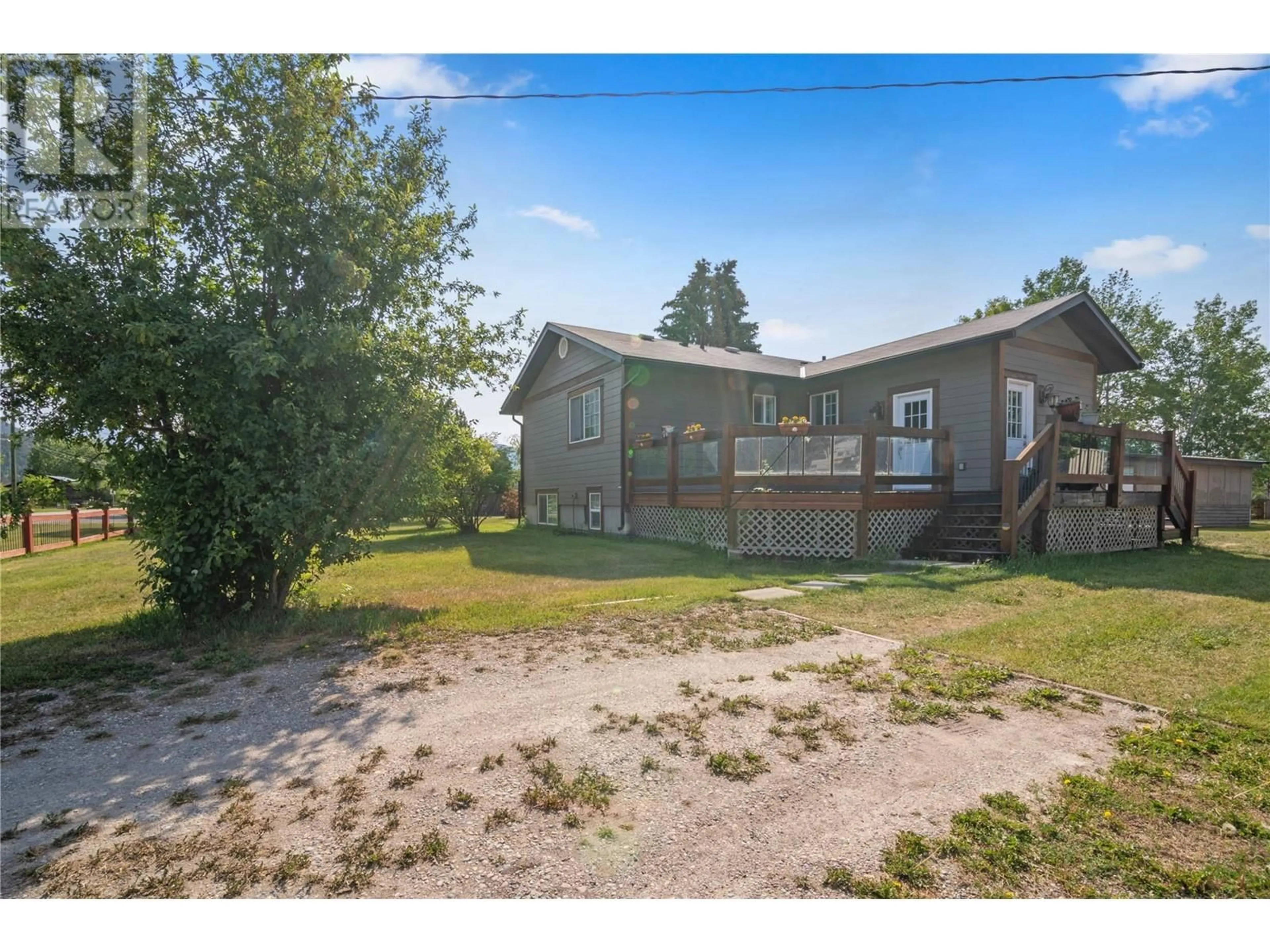 A pic from outside/outdoor area/front of a property/back of a property/a pic from drone, unknown for 4772 BURNS AVENUE, Canal Flats British Columbia V0B1B0