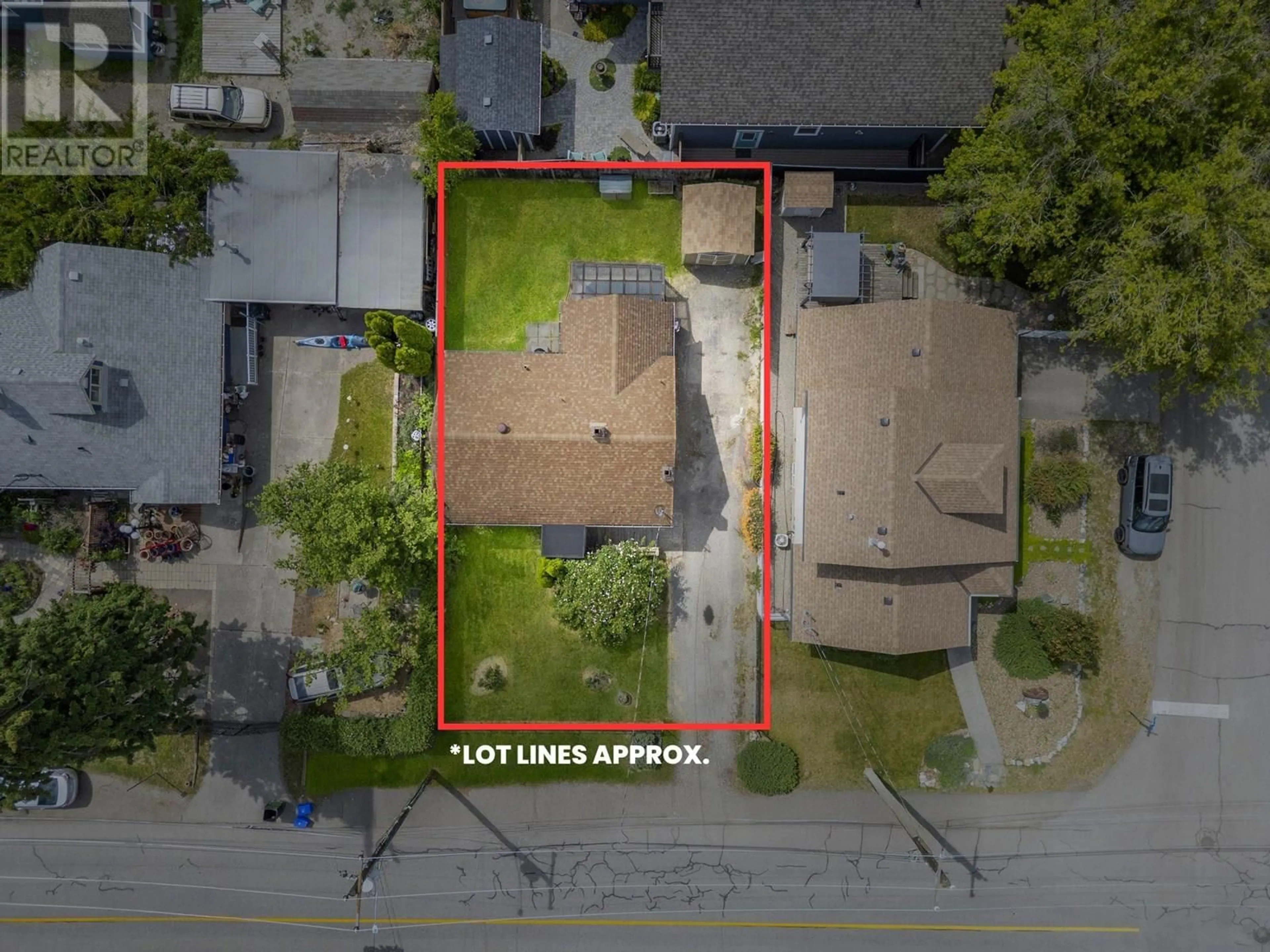 A pic from outside/outdoor area/front of a property/back of a property/a pic from drone, street for 3302 34 STREET, Vernon British Columbia V1T5X9