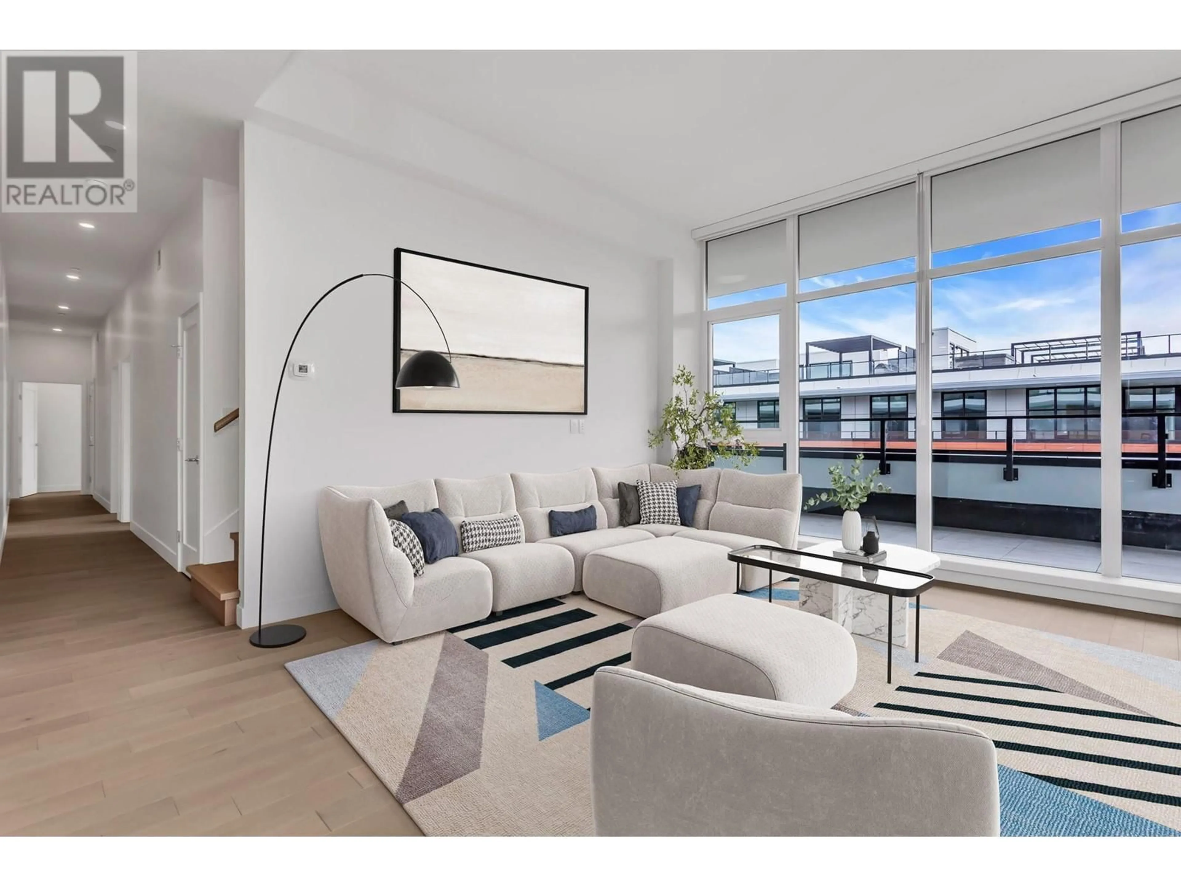 Living room with furniture, unknown for 601 - 3389 LAKESHORE ROAD, Kelowna British Columbia V1W0G5