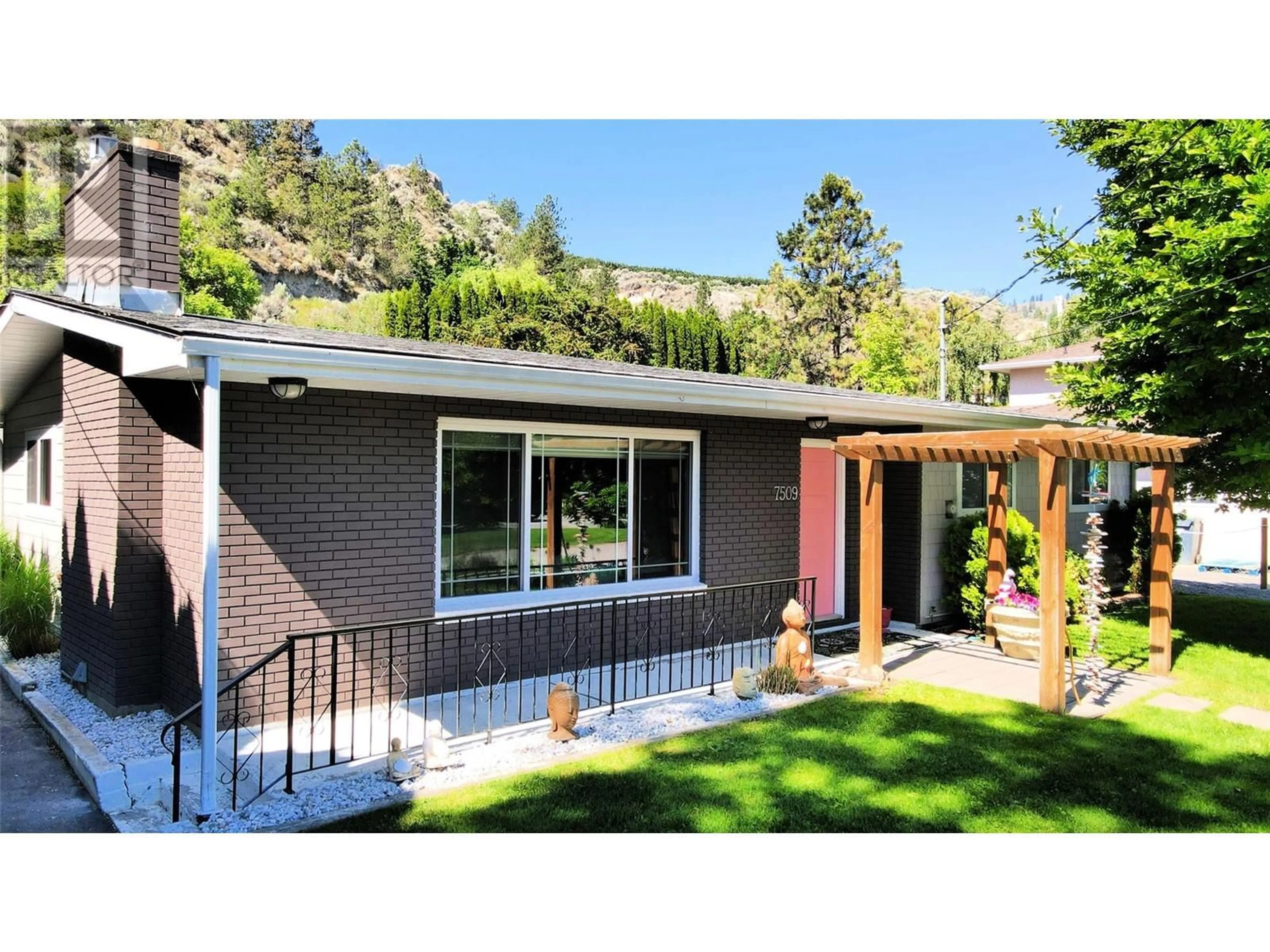 Home with vinyl exterior material, street for 7509 HIGGIN AVENUE, Summerland British Columbia V0H1Z6