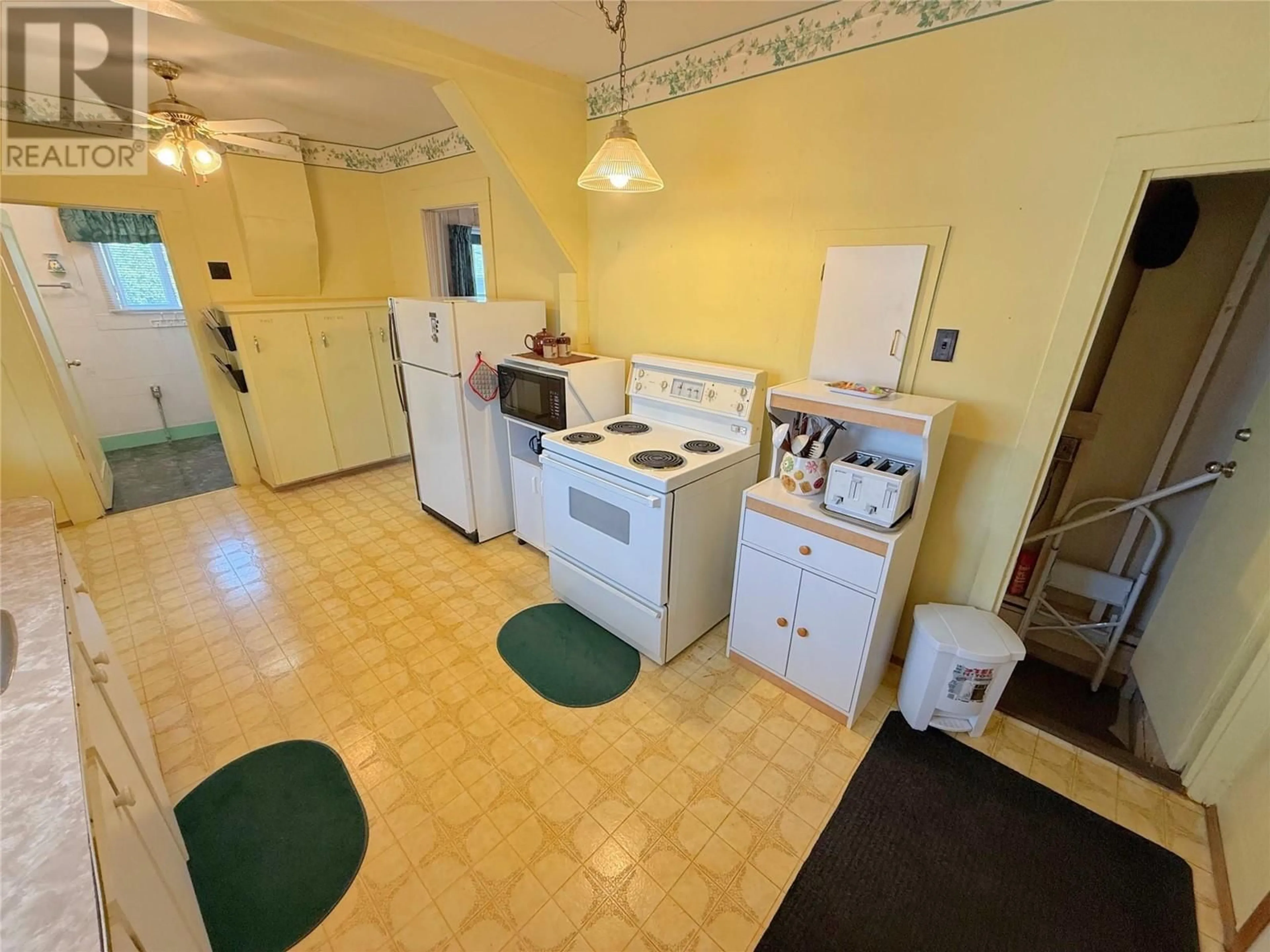 Standard kitchen, ceramic/tile floor for 287 LACHINE AVENUE, Princeton British Columbia V0X1W0