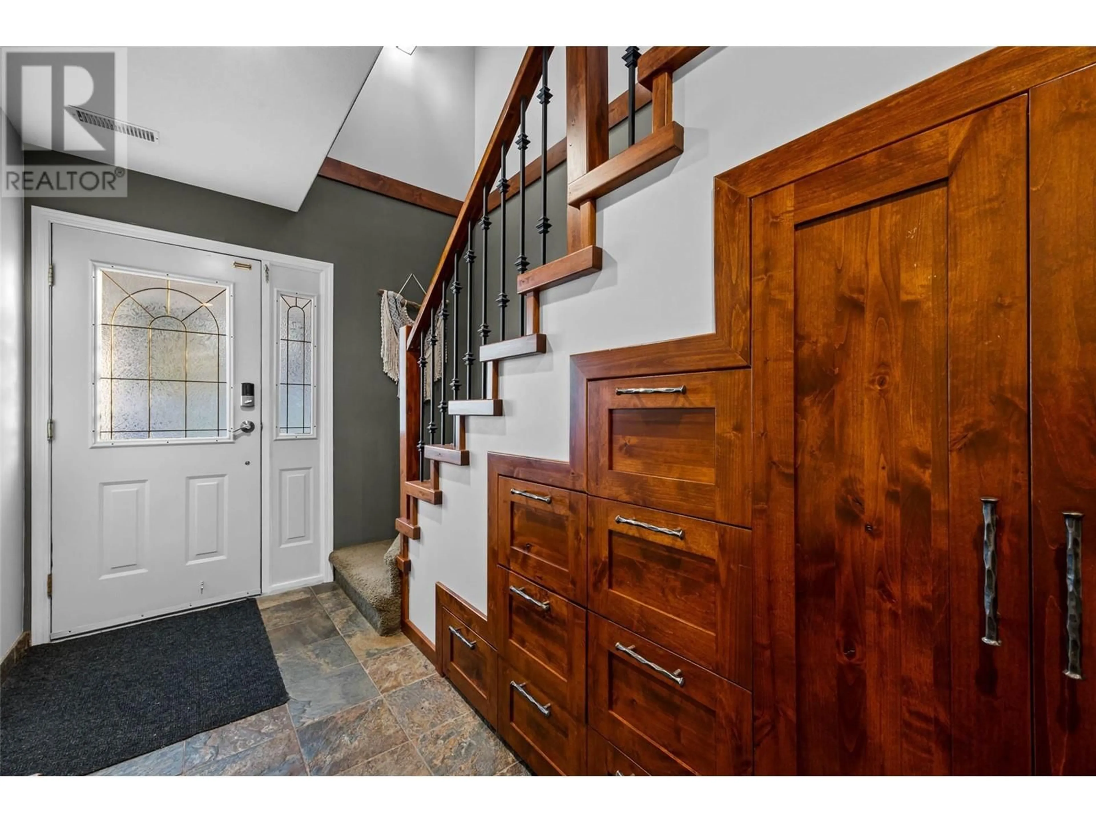 Indoor entryway for 2506 NECHAKO DRIVE, Kamloops British Columbia V2E2C9