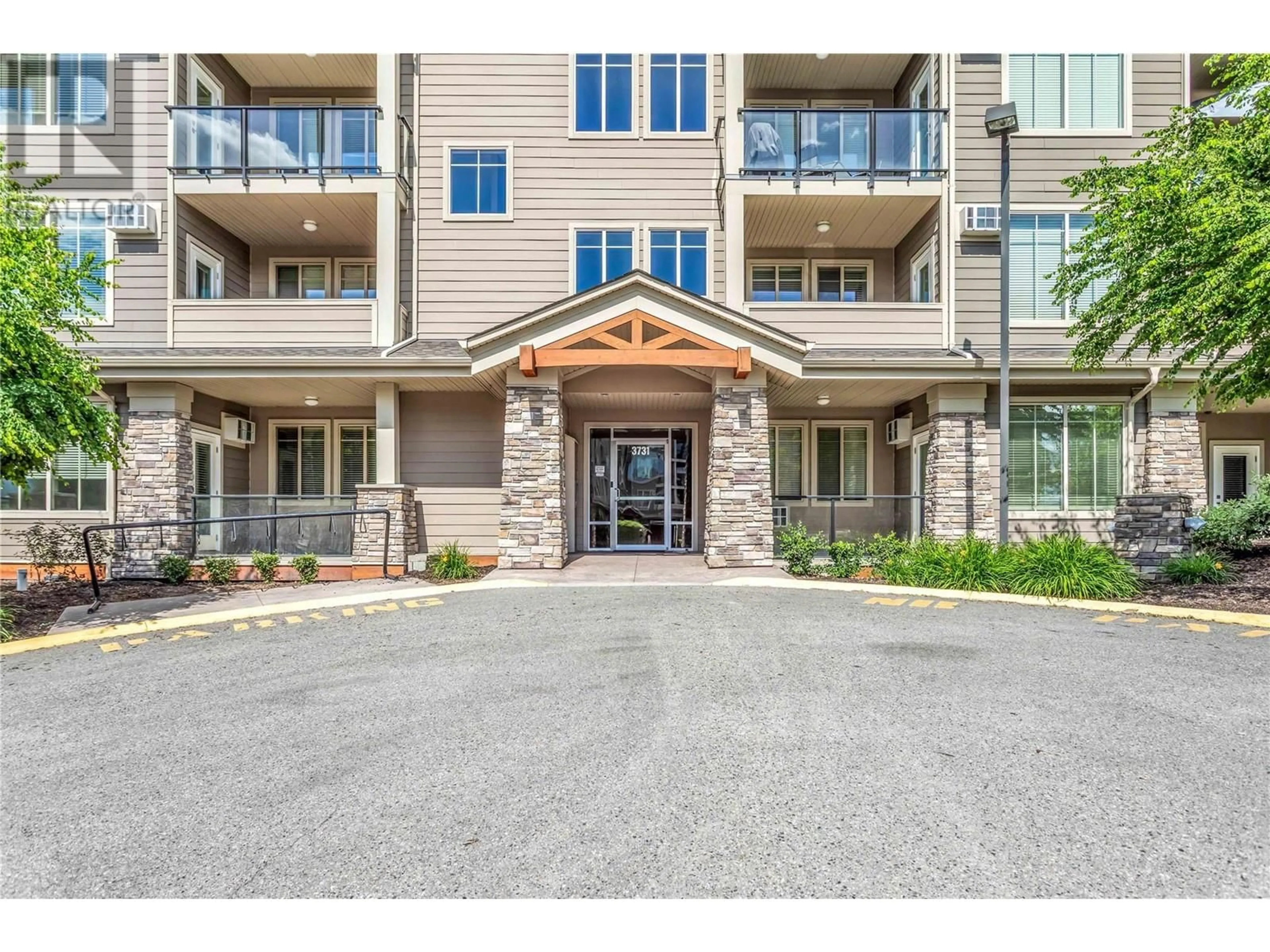 Indoor entryway for 206 - 3731 CASORSO ROAD, Kelowna British Columbia V1W5E9