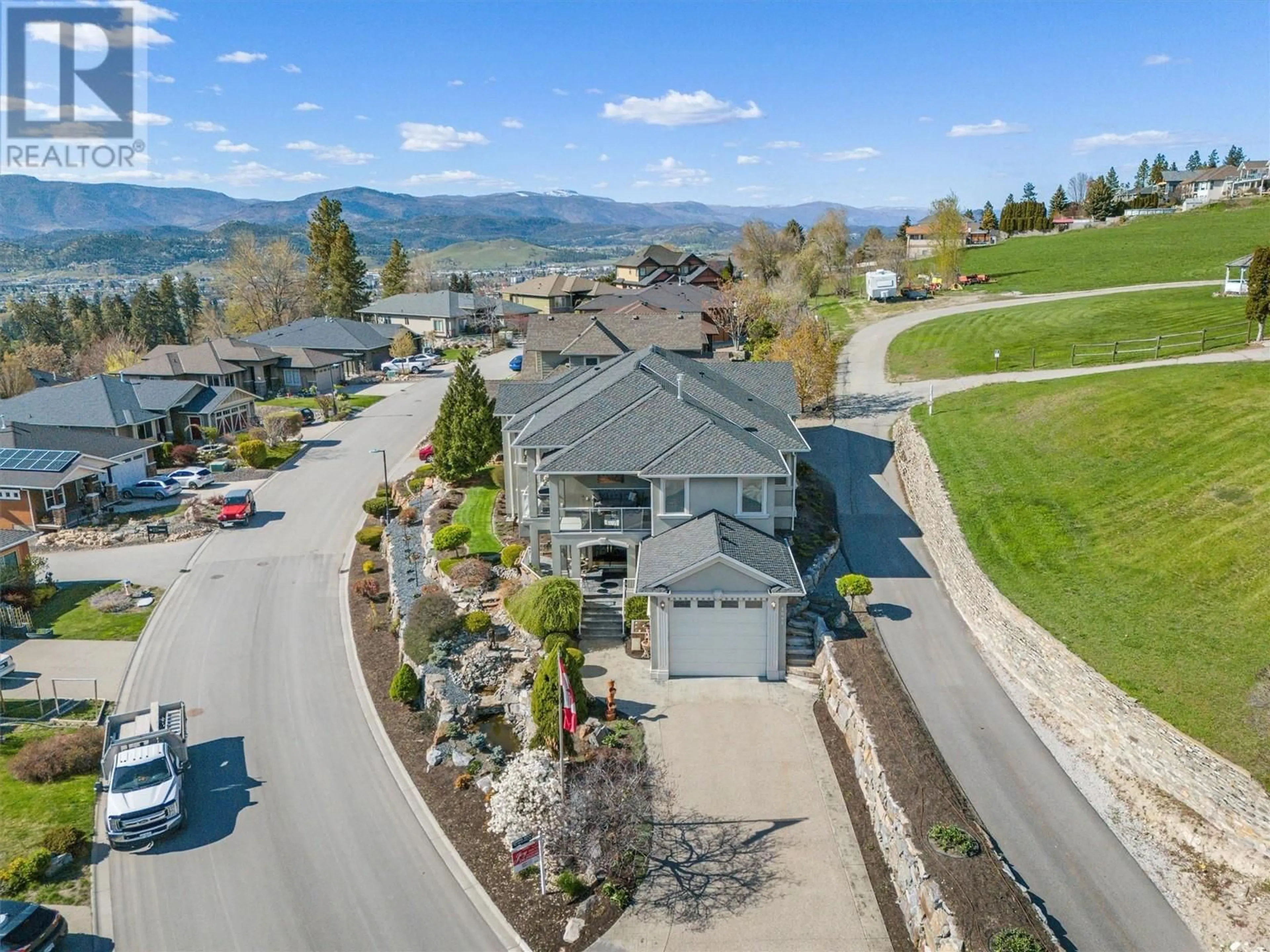 A pic from outside/outdoor area/front of a property/back of a property/a pic from drone, mountain view for 1095 HUME AVENUE, Kelowna British Columbia V1P1P2