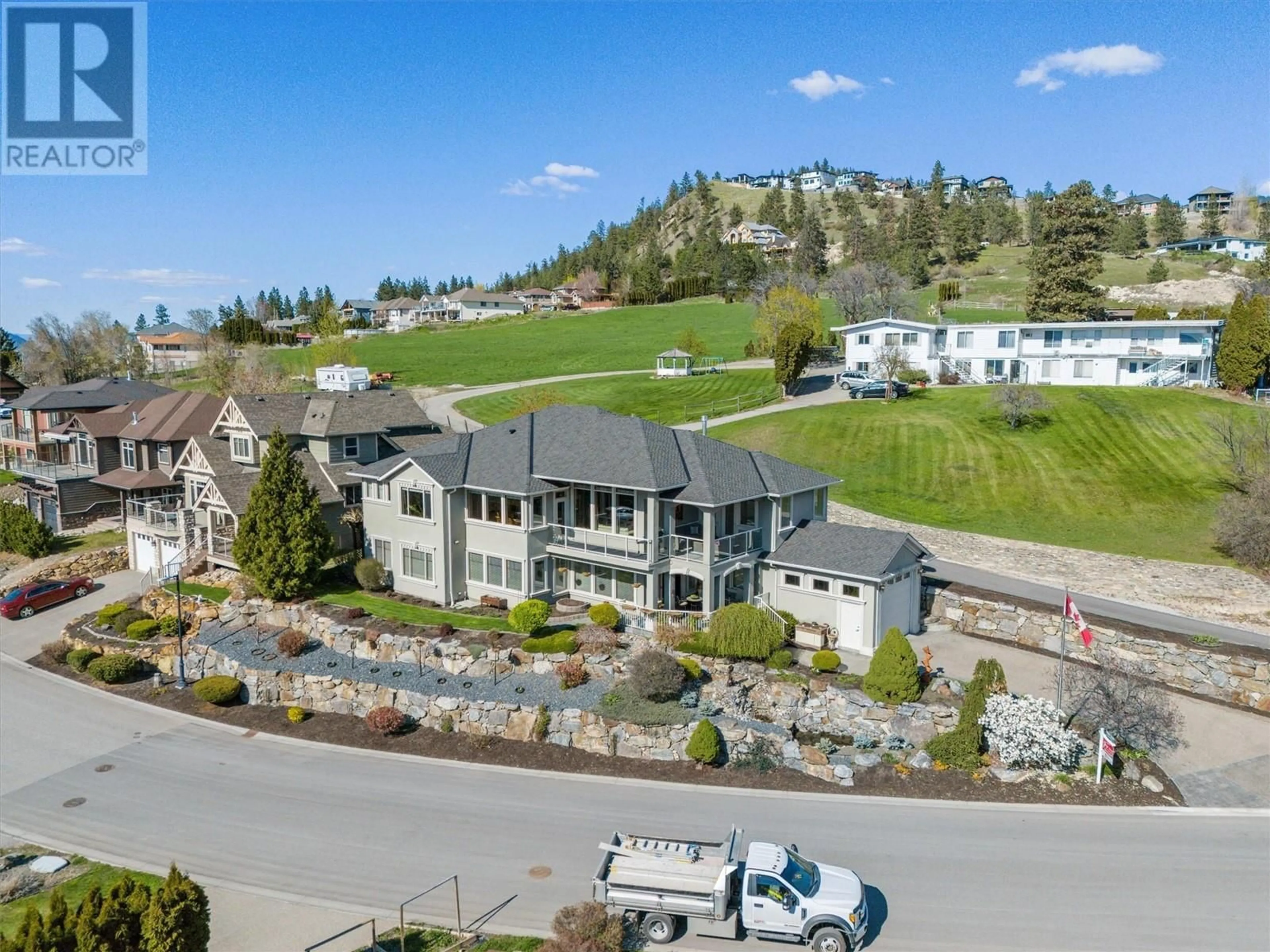 A pic from outside/outdoor area/front of a property/back of a property/a pic from drone, mountain view for 1095 HUME AVENUE, Kelowna British Columbia V1P1P2