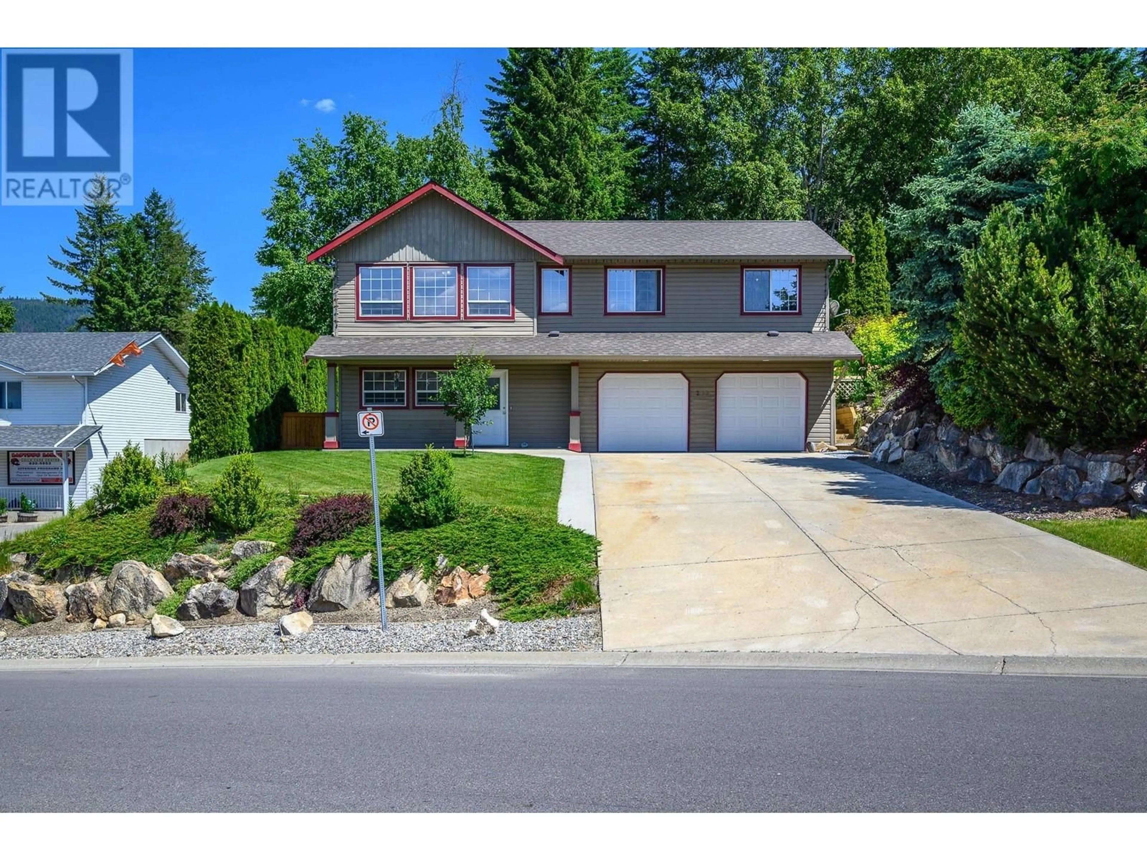 Home with vinyl exterior material, street for 260 27 STREET SOUTHEAST, Salmon Arm British Columbia V1E1K7