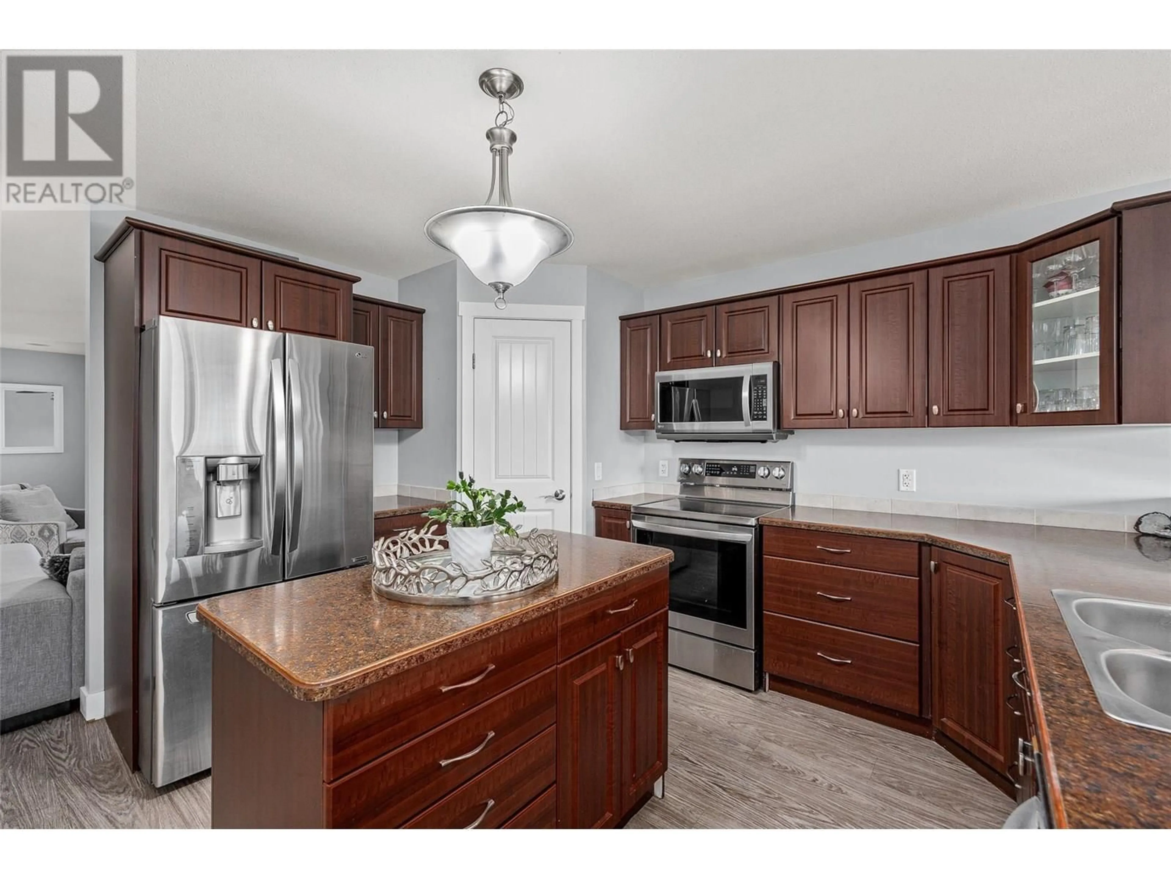 Standard kitchen, unknown for 1306 - 2440 OLD OKANAGAN HIGHWAY, West Kelowna British Columbia V4T3A2