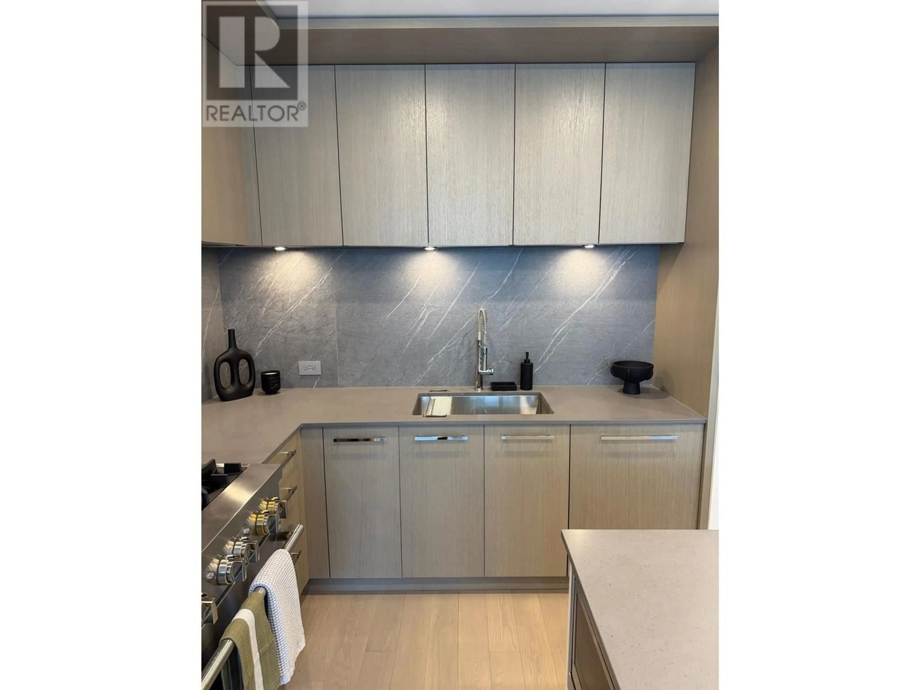 Standard kitchen, unknown for 405 - 3409 LAKESHORE ROAD, Kelowna British Columbia V1W0G6