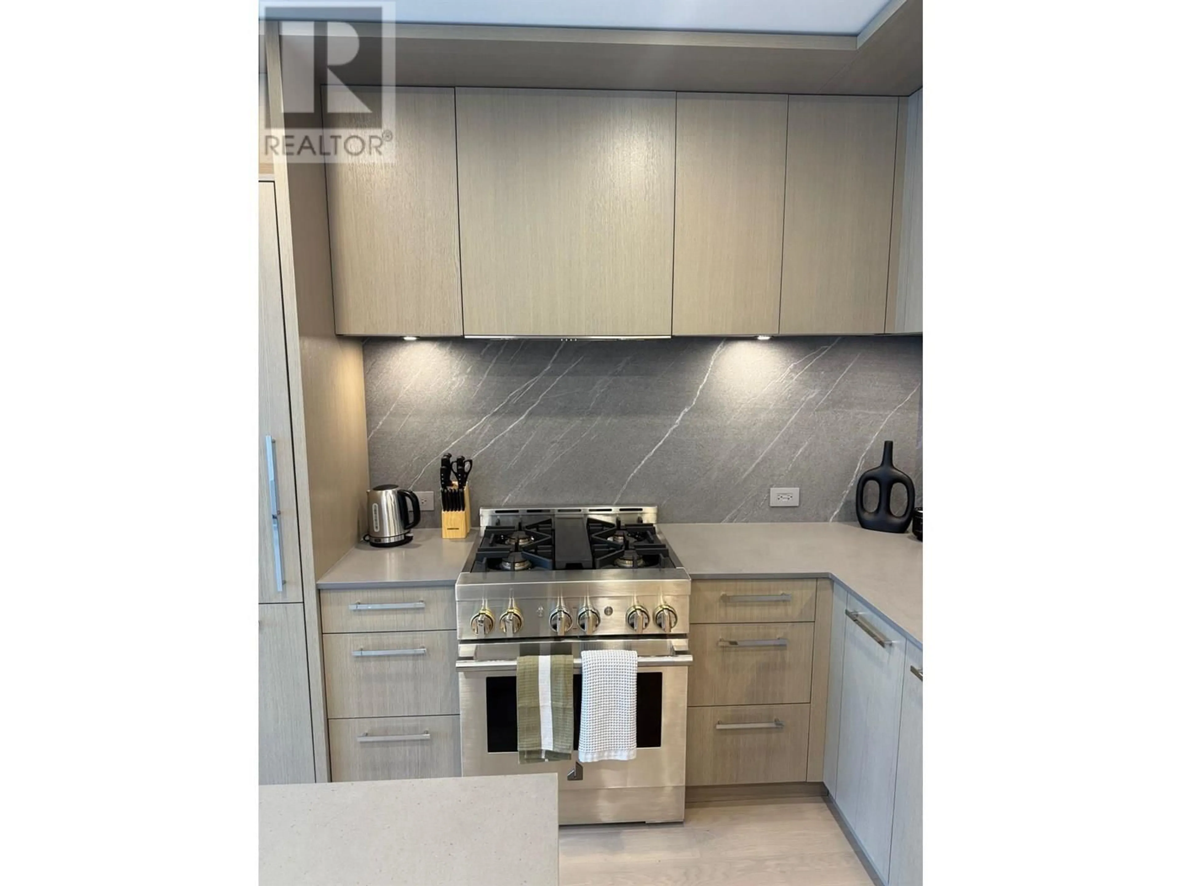 Unknown for 405 - 3409 LAKESHORE ROAD, Kelowna British Columbia V1W0G6