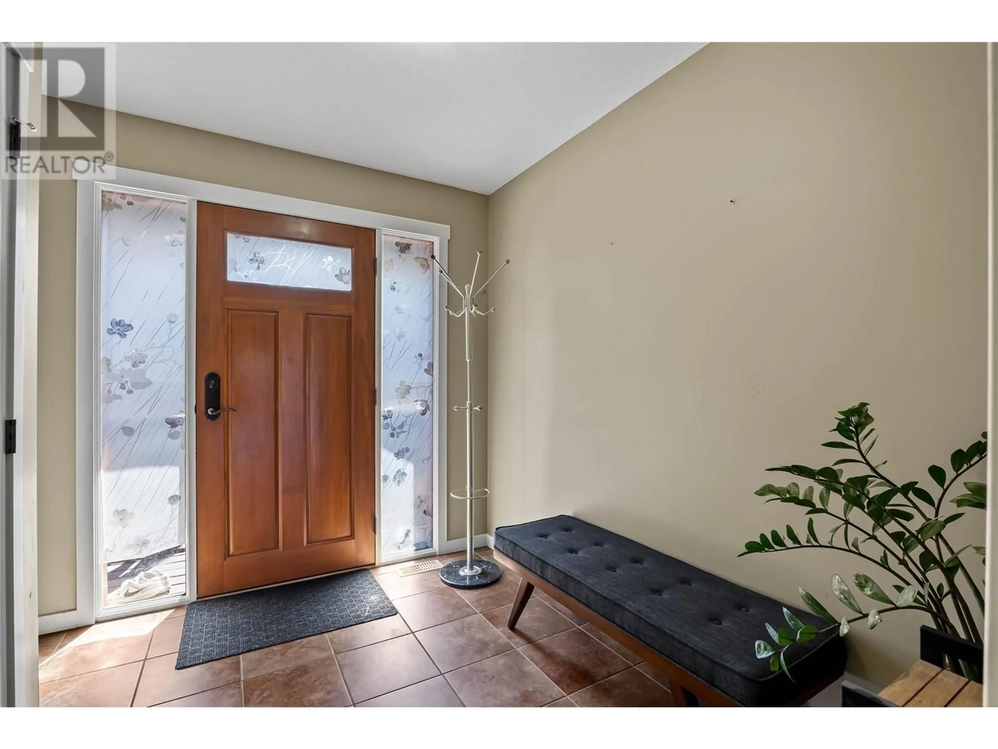 Indoor entryway for 3 - 2361 TRANQUILLE ROAD, Kamloops British Columbia V2B0B3