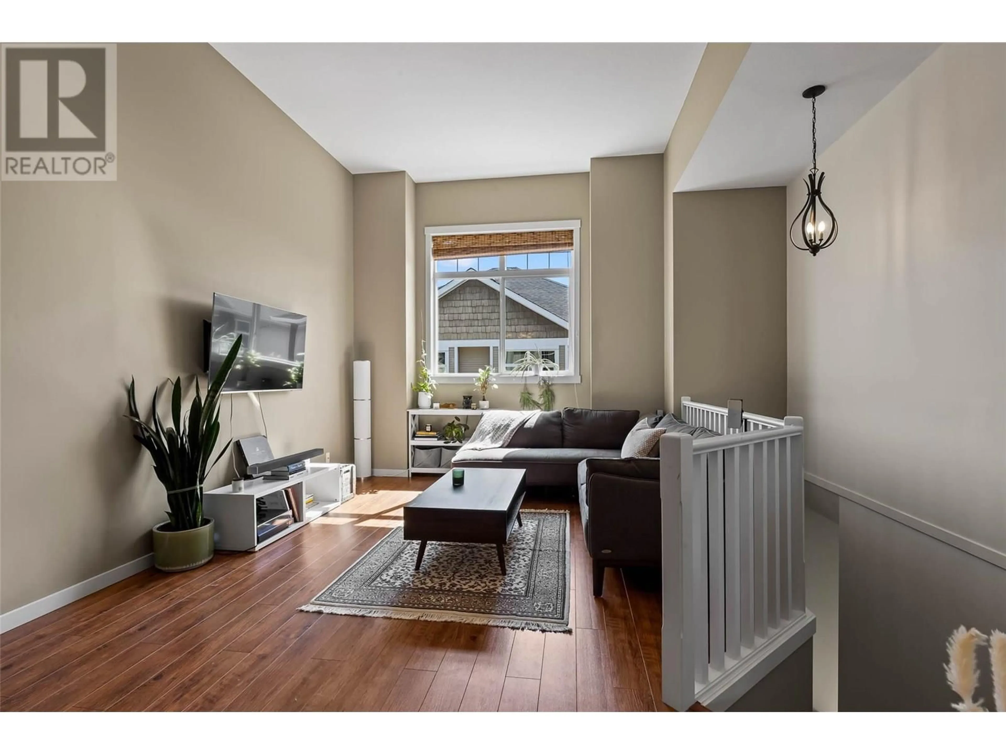 Living room with furniture, wood/laminate floor for 3 - 2361 TRANQUILLE ROAD, Kamloops British Columbia V2B0B3